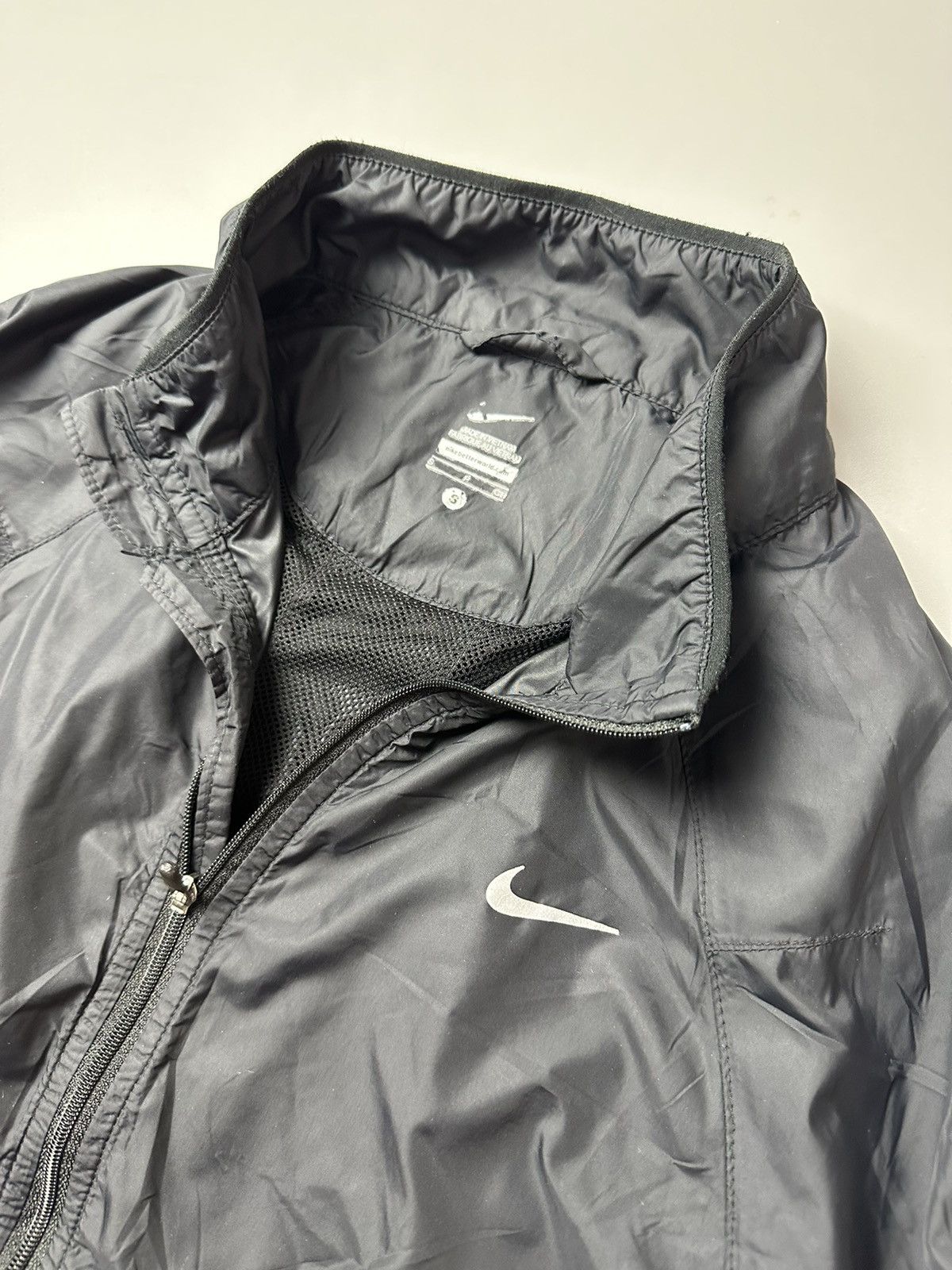 Nike × Vintage Vintage Black Nylon Running Light Jaket Nike Size US M / EU 48-50 / 2 - 3 Thumbnail