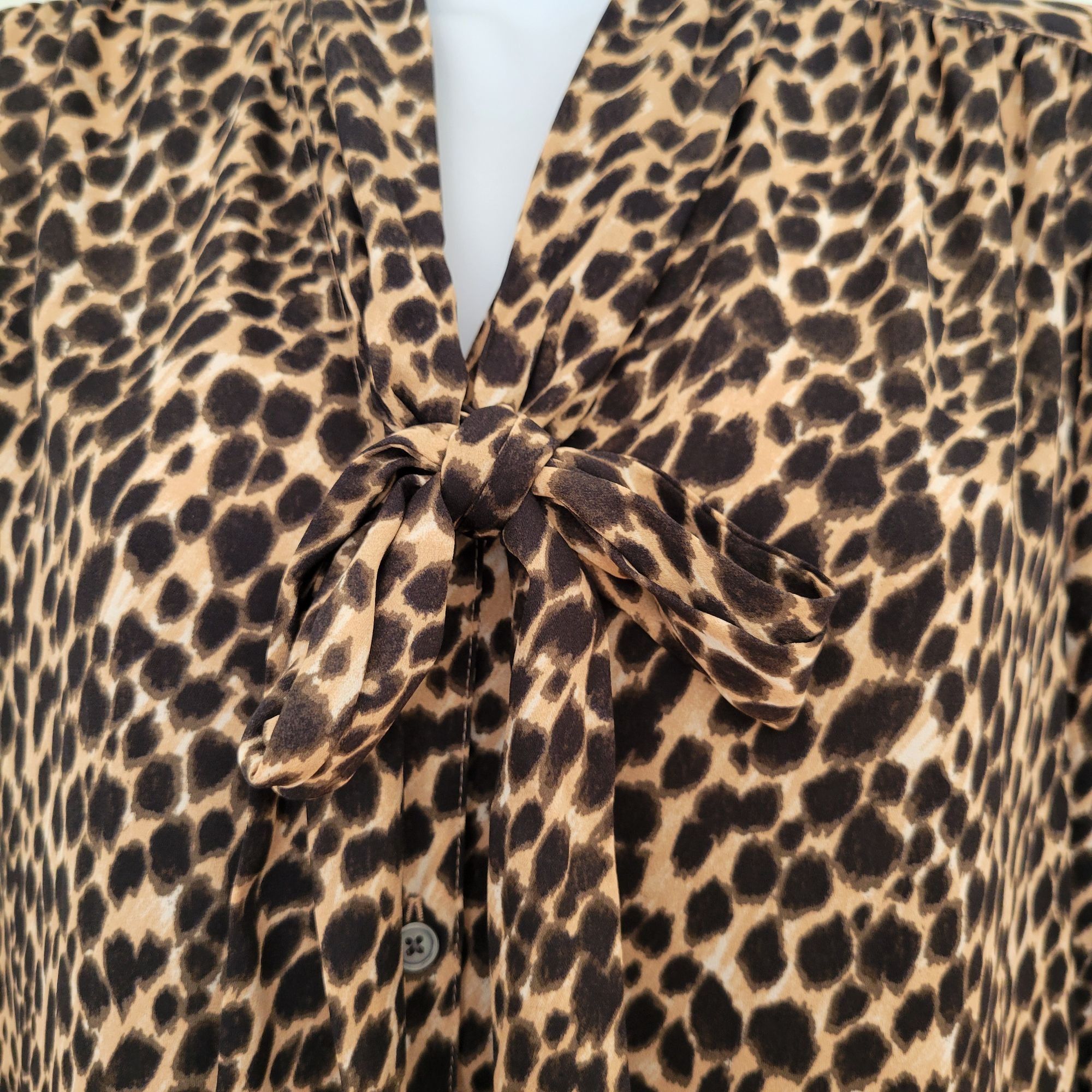 J.Crew J Crew Leopard Print Bow Blouse S Button Front Drapey Cheeta Size S / US 4 / IT 40 - 7 Thumbnail