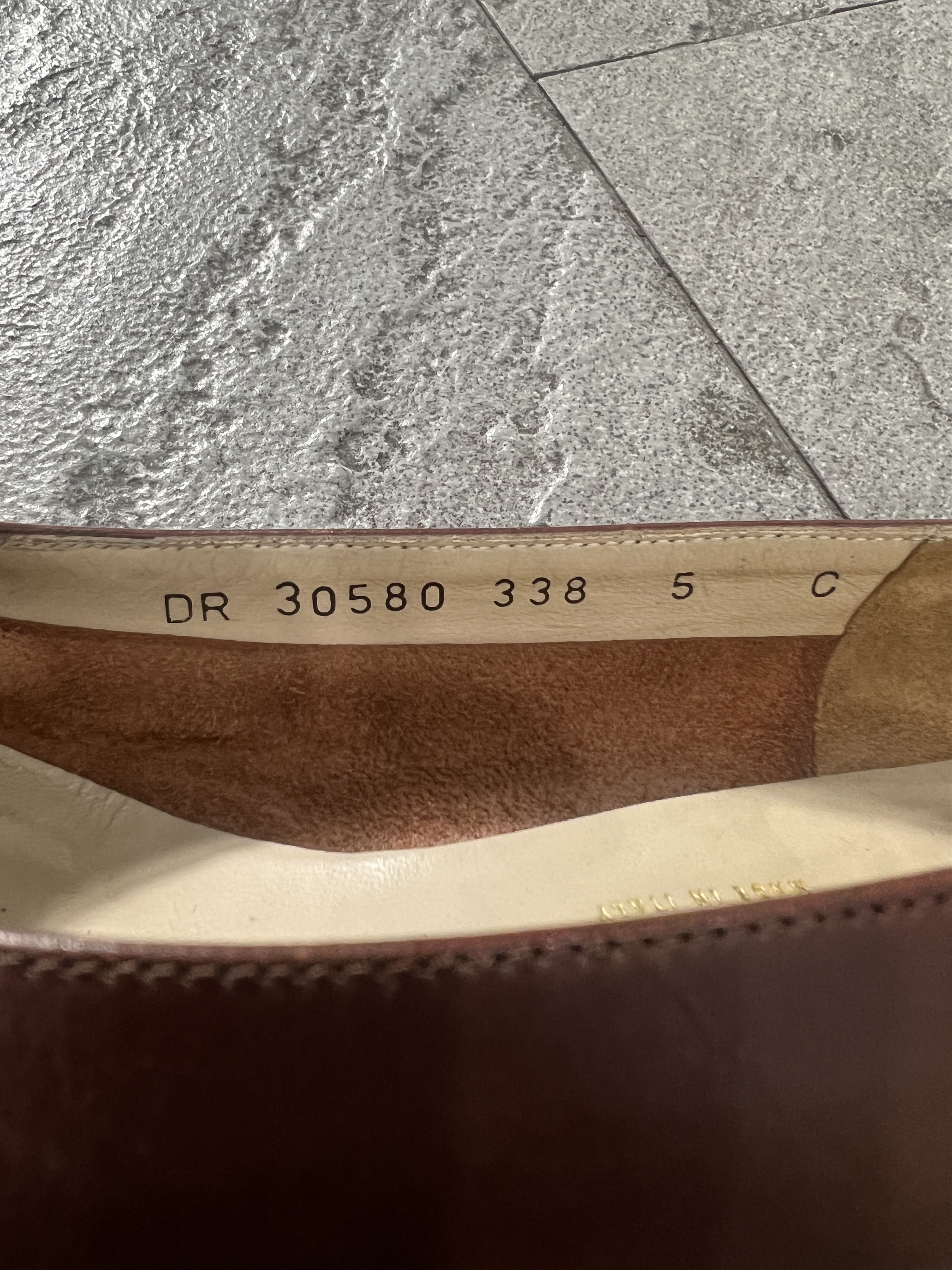 Salvatore Ferragamo Ferragamo Vara Bow Pumps Brown Leather Size 5C Size US 5 / IT 35 - 8 Thumbnail