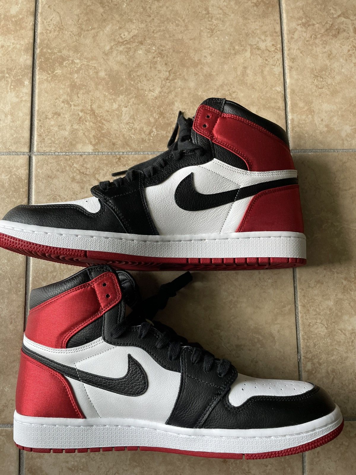 Jordan Brand WMNS AIR JORDAN 1 HIGH OG/ SATIN BLACK TOE Size US 10.5 / EU 43-44 - 2 Thumbnail