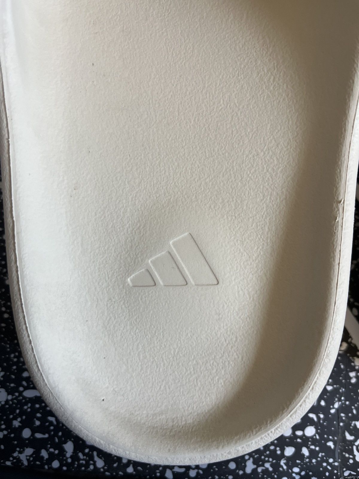 Adidas × Kanye West YZY slide pure Size US 10 / EU 43 - 2 Thumbnail