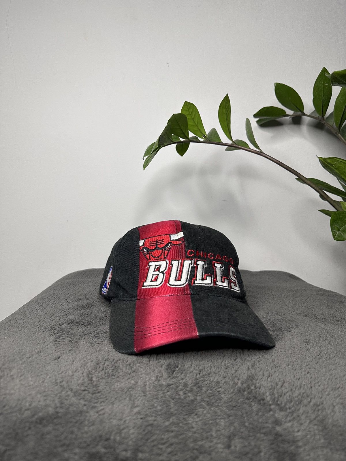 NBA × Sports Specialties NBA Chicago Bulls Vintage Cap Size ONE SIZE - 1 Thumbnail