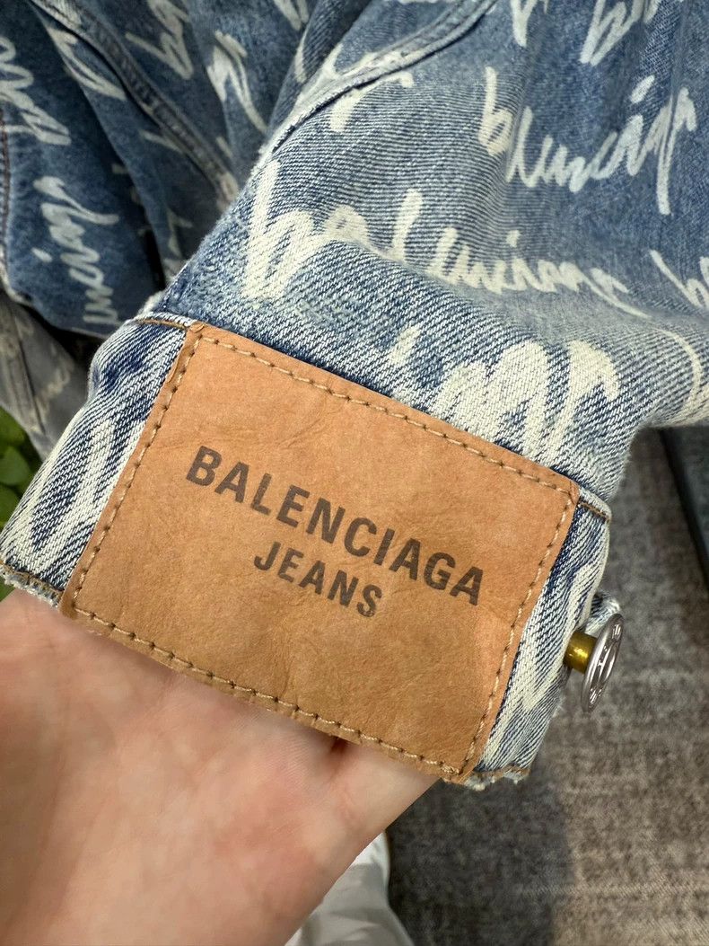 Balenciaga Balenciaga size 34 Full Print Logo Denim Jacket Size XS / US 0-2 / IT 36-38 - 3 Thumbnail