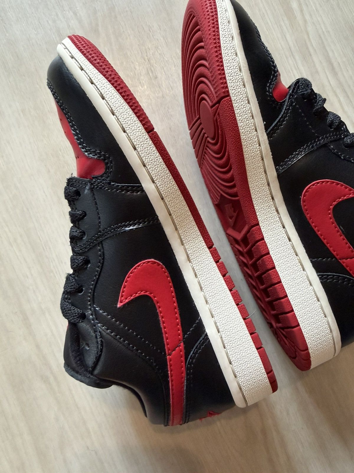 Jordan Brand Women's Nike Air Jordan 1 Retro Low Bred Black Gym Red sz 5 Size US 5 / IT 35 - 4 Thumbnail