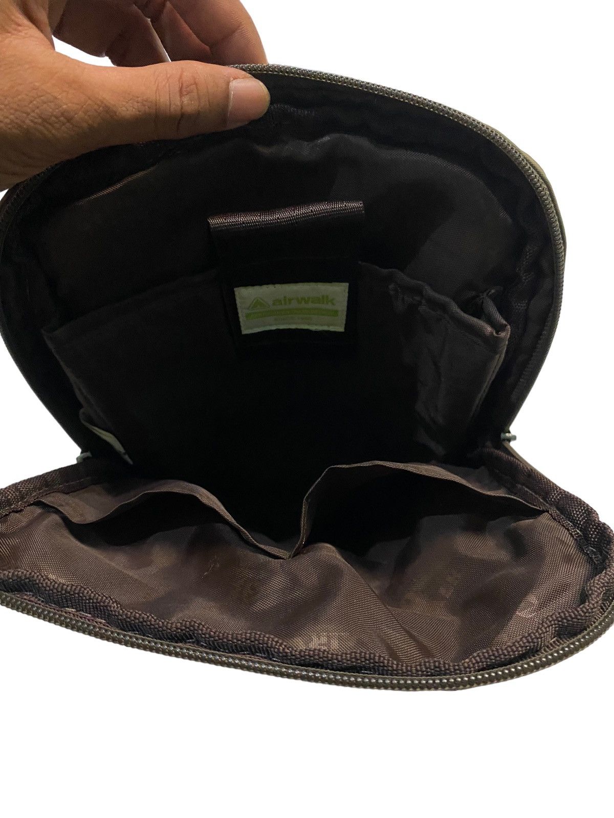 Airwalk × Vintage 🔥HOT ITEM🔥 AIRWALK sling bag excellent condition Size ONE SIZE - 9 Thumbnail