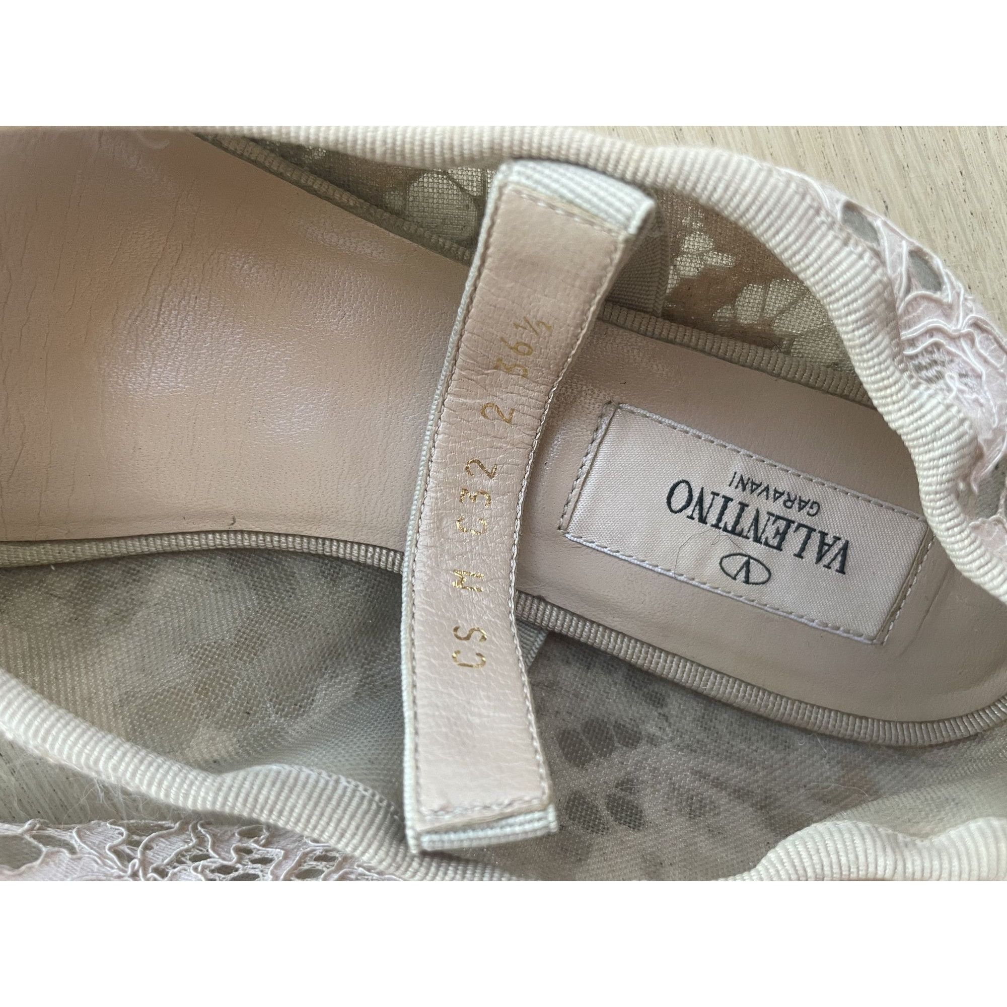 Valentino Valentino Garavani Ivory Lace Ballerina Flats With Studded B Size US 6 / IT 36 - 6 Thumbnail