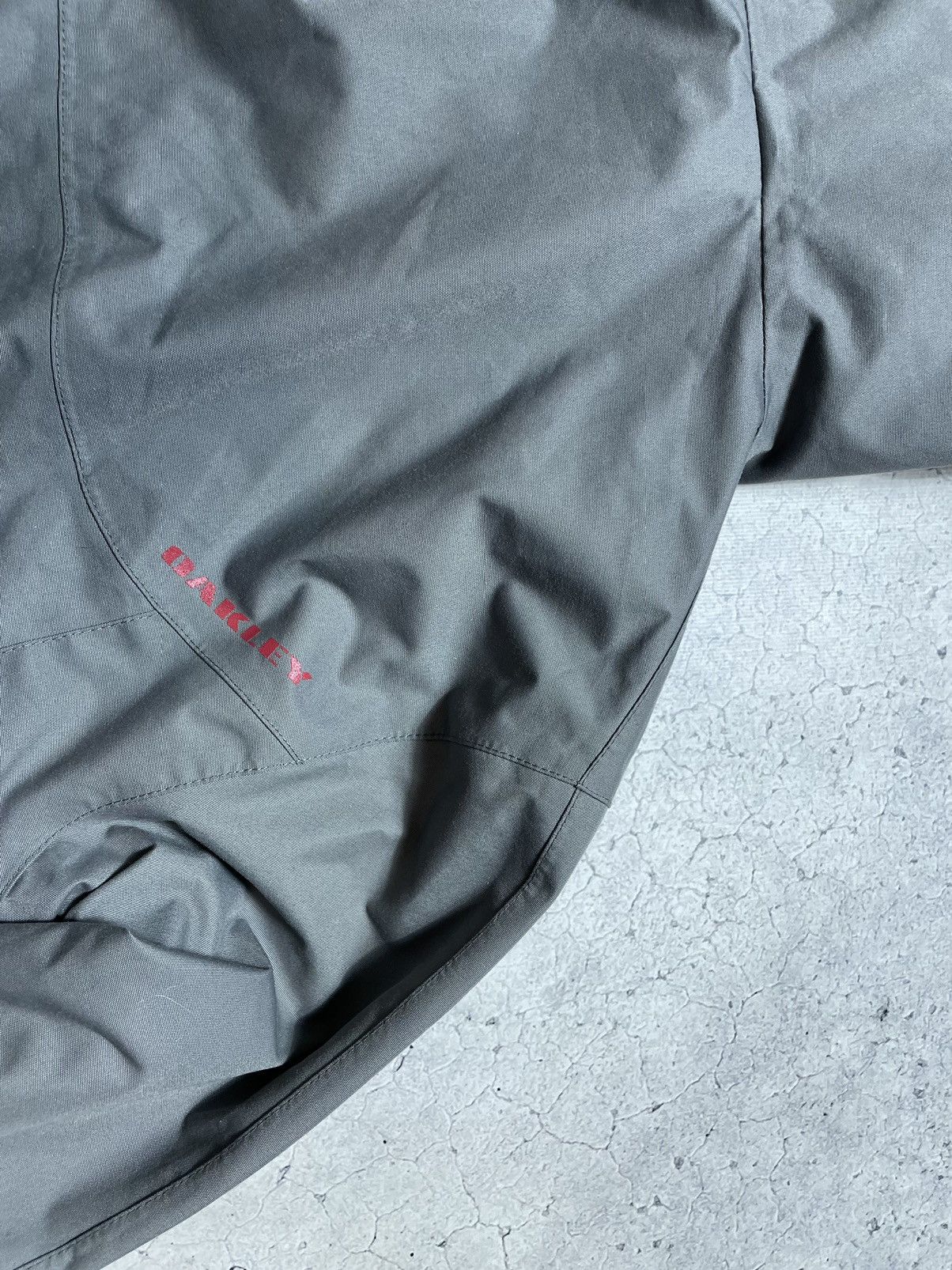 Oakley Vintage Oakley Y2K Gorpcore Ski Jacket Size US S / EU 44-46 / 1 - 14 Thumbnail