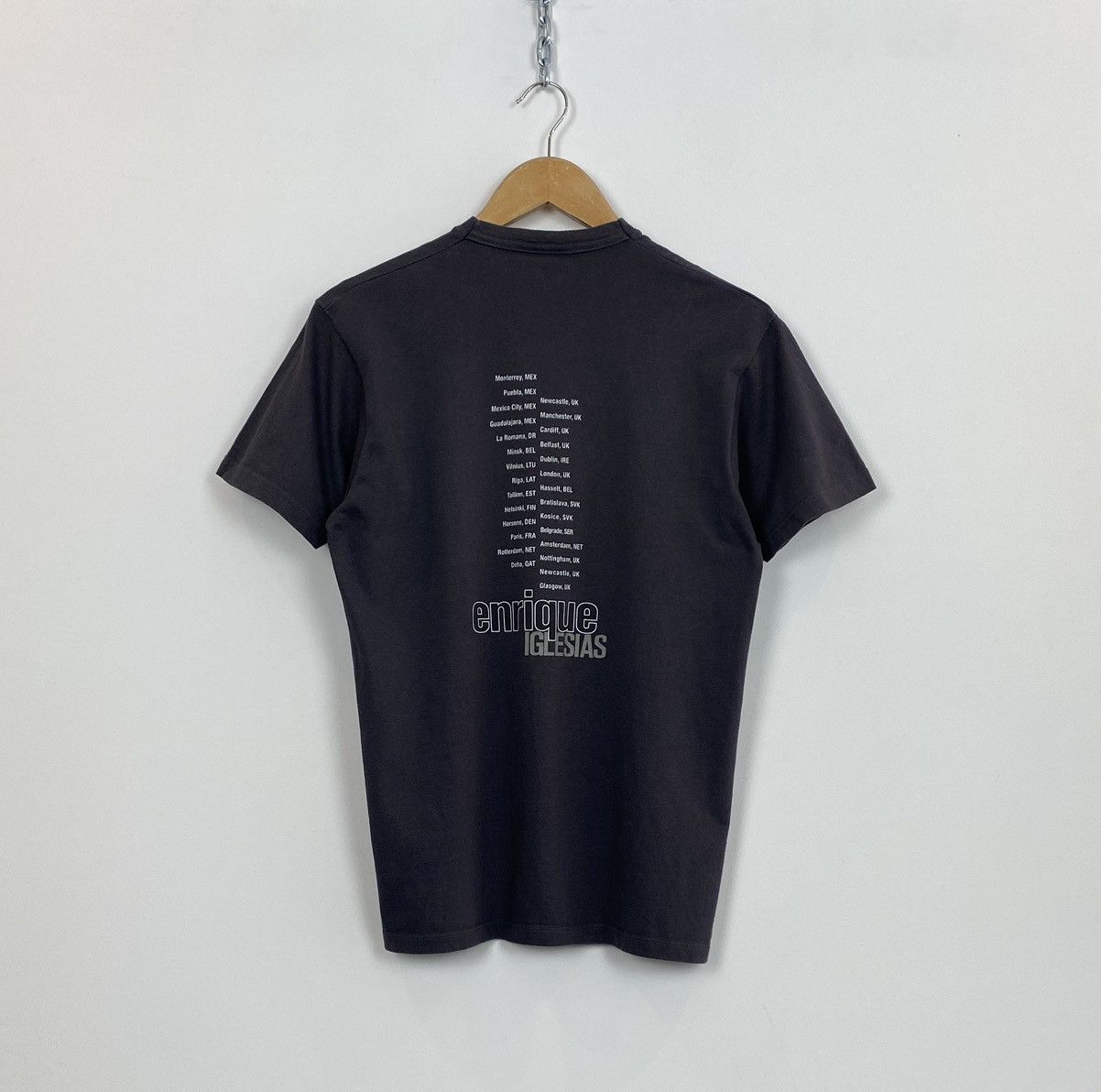 Band Tees Enrique Iglesias Short Sleeve T-Shirt Tour Men’s Size S Size US S / EU 44-46 / 1 - 6 Thumbnail