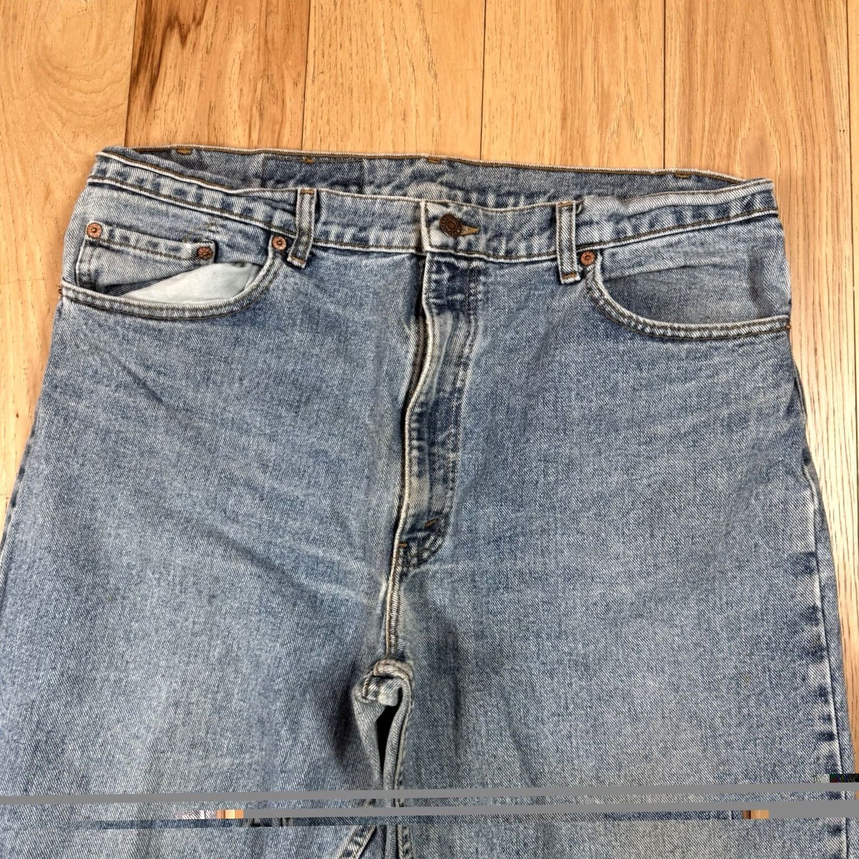 Levi's VINTAGE Levi’s 550 Jeans Men Regular 36 Light Blue 28in 90s USA Made Straight Relaxed 550 Model Size US 36 / EU 52 - 4 Thumbnail