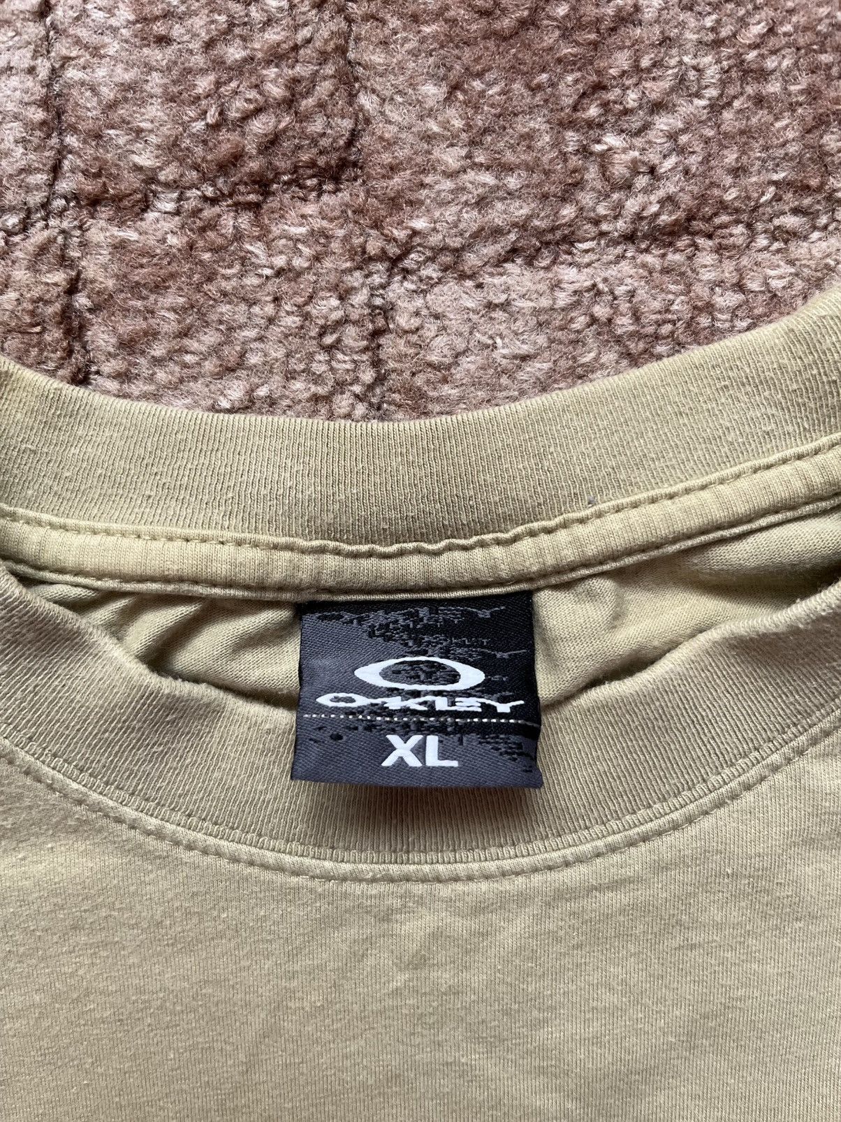 Oakley Vintage Oakley Rare Archive Streetwear 00's Big Logo Tee Size US XL / EU 56 / 4 - 4 Thumbnail