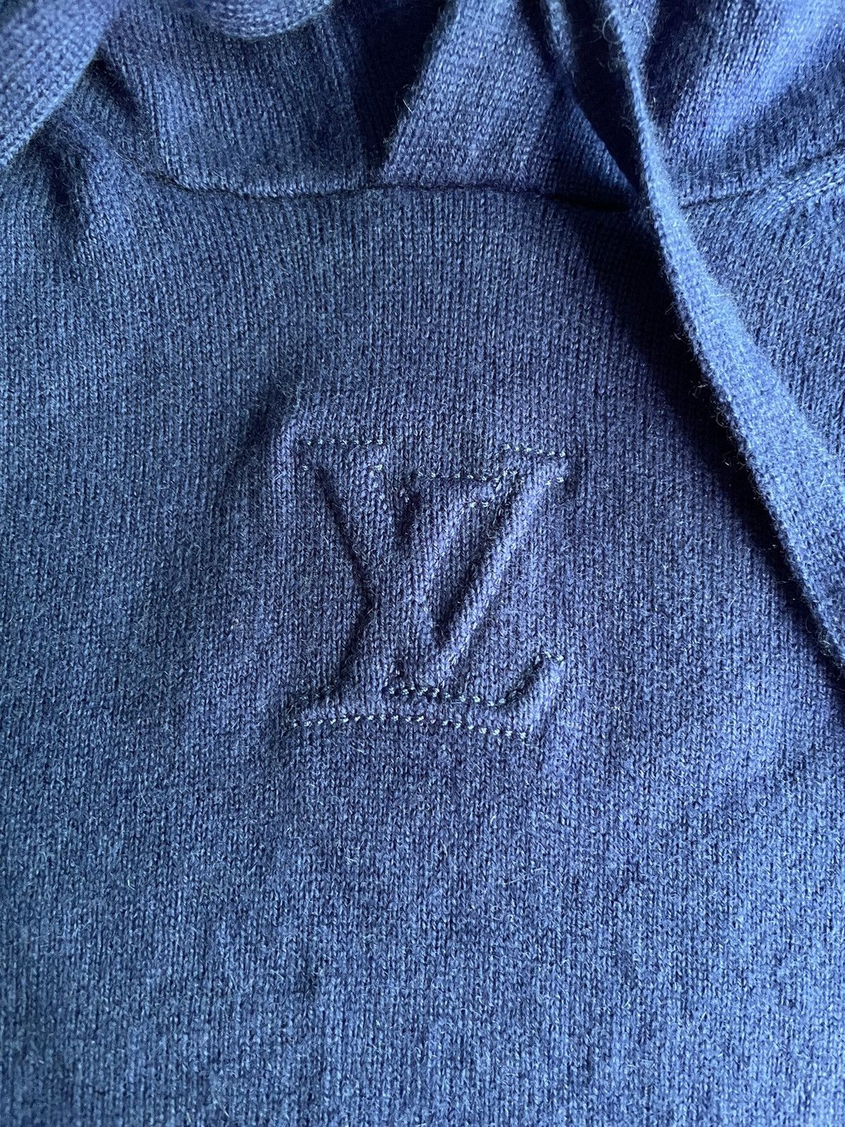 Louis Vuitton Louis Vuitton LVSE Embossed Logo Cashmere Hoodie Size US XL / EU 56 / 4 - 2 Thumbnail