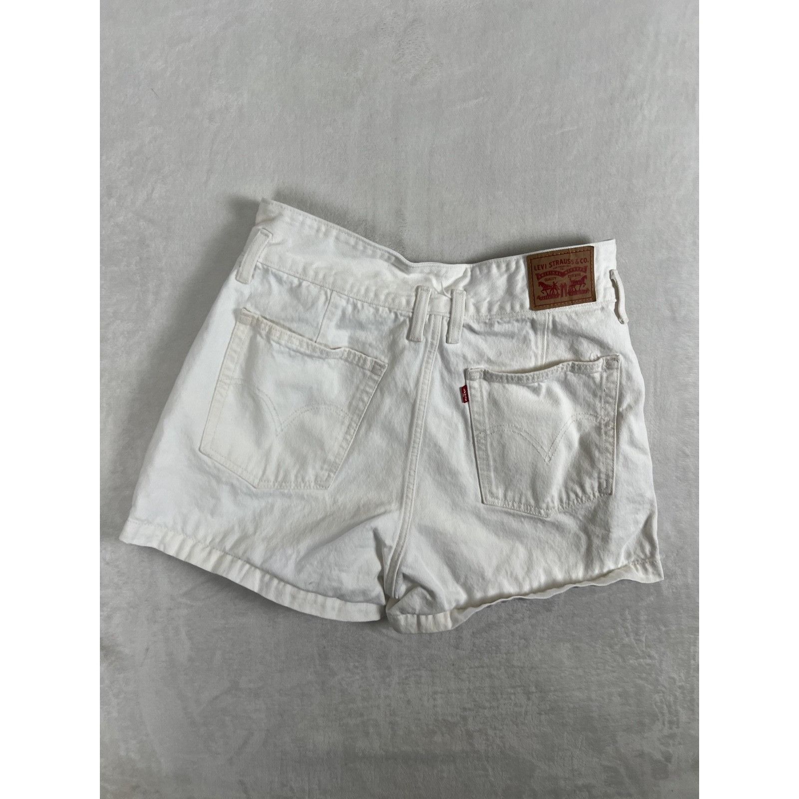 Levi's Vintage Levi's Shorts Womens 30 White High Rise Pleated Fron Size 30" / US 8 / IT 44 - 6 Thumbnail