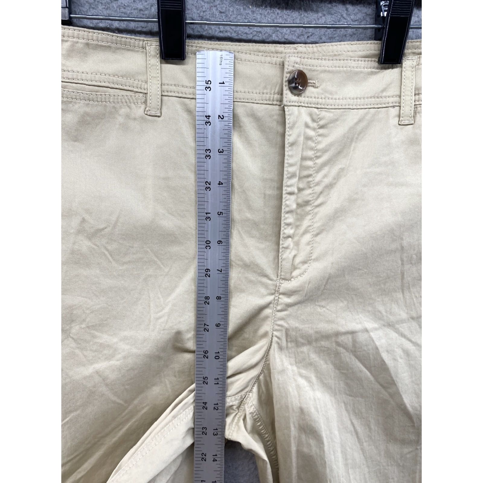 Vintage Chico’s Women’s Capri Wide-Leg Beige Pants in Size 12 - Relaxed, Pockets, Lightweight, Casual, Regular, Button, Zip, 0-1-0-2-3-4 Size 34" / US 12 / IT 48 - 7 Thumbnail