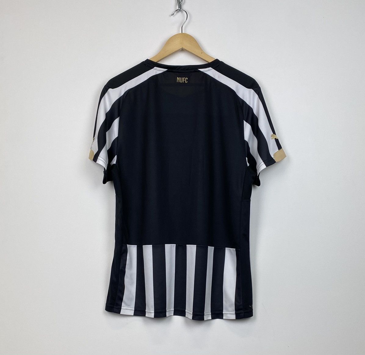 Puma Puma x NewCastle United Soccer Football Jersey Mens Size M Size US M / EU 48-50 / 2 - 10 Thumbnail