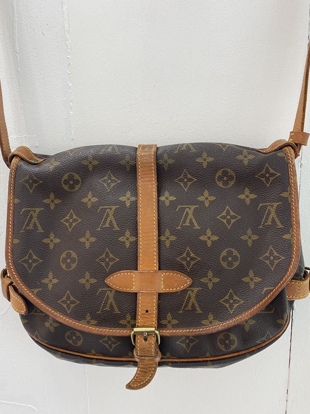 Louis Vuitton Authentic Vintage Louis Vuitton Monogram Saumur 30 Crossbody Size ONE SIZE - 3 Thumbnail