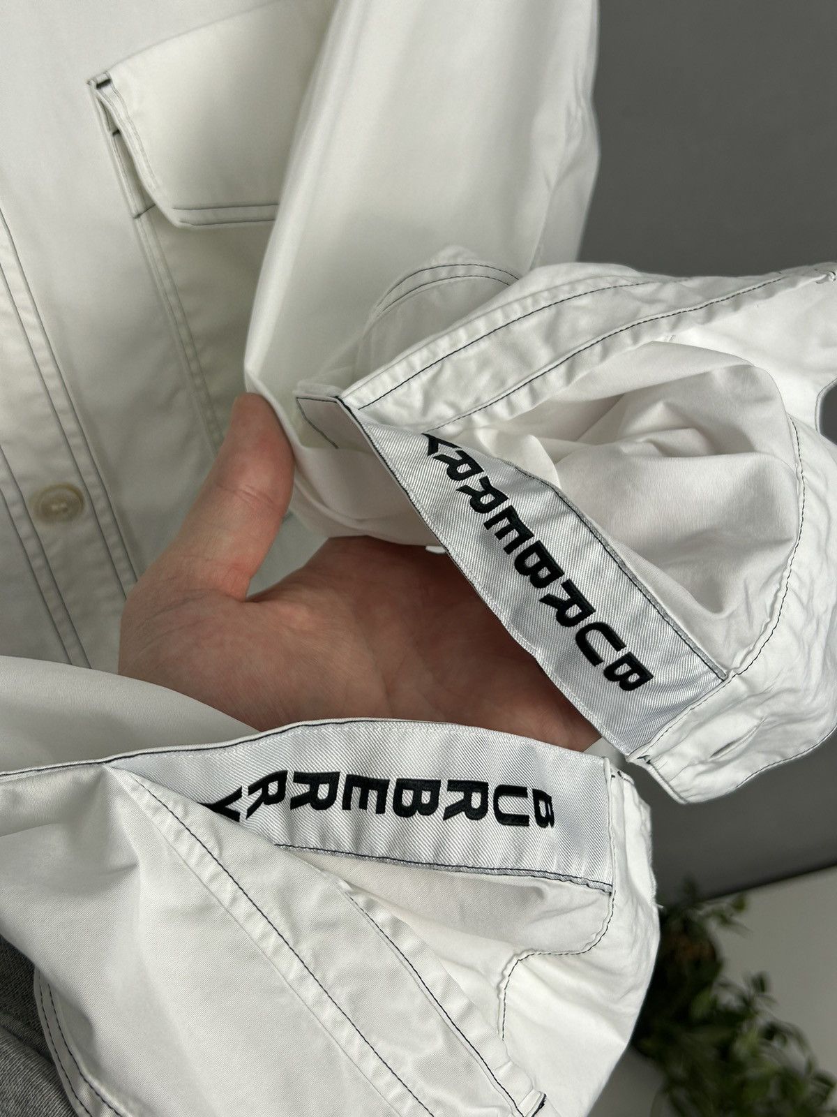 Burberry Burberry White Button Down Shirt Contrast Stitch Logo Tape Size XS / US 0-2 / IT 36-38 - 2 Thumbnail