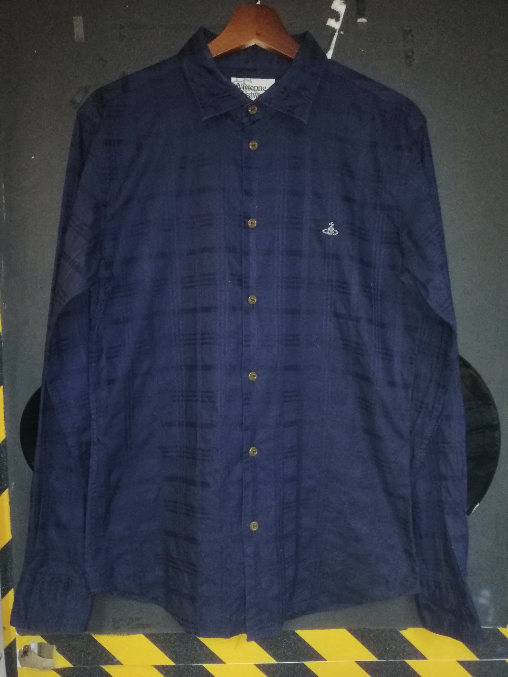 Vivienne Westwood Vivienne Westwood Man Embroidery Logo Shirt Size US S / EU 44-46 / 1 - 1 Thumbnail