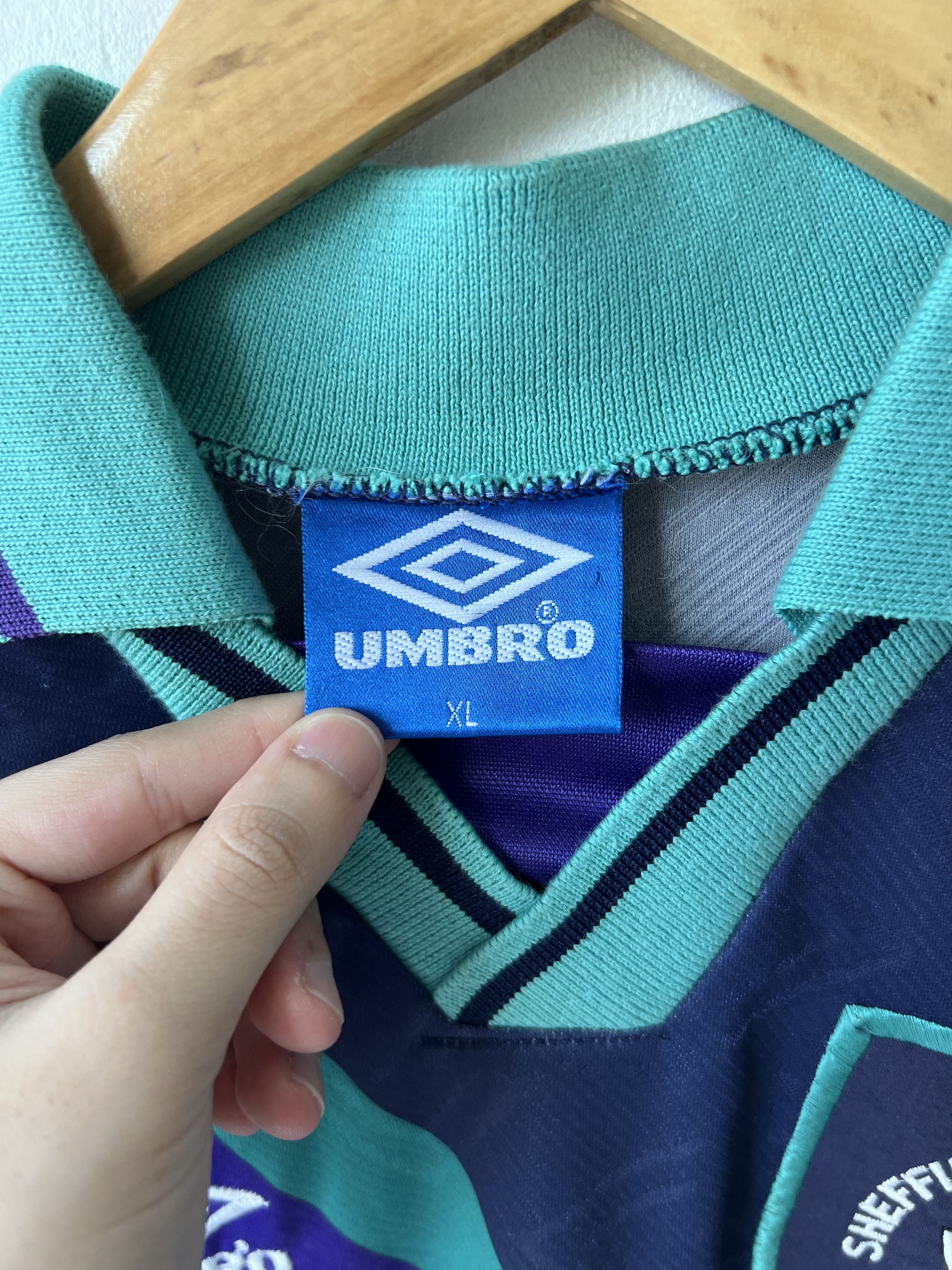 Umbro (XL) Sheffield United 1993-95 Away Kit Size US XL / EU 56 / 4 - 4 Thumbnail