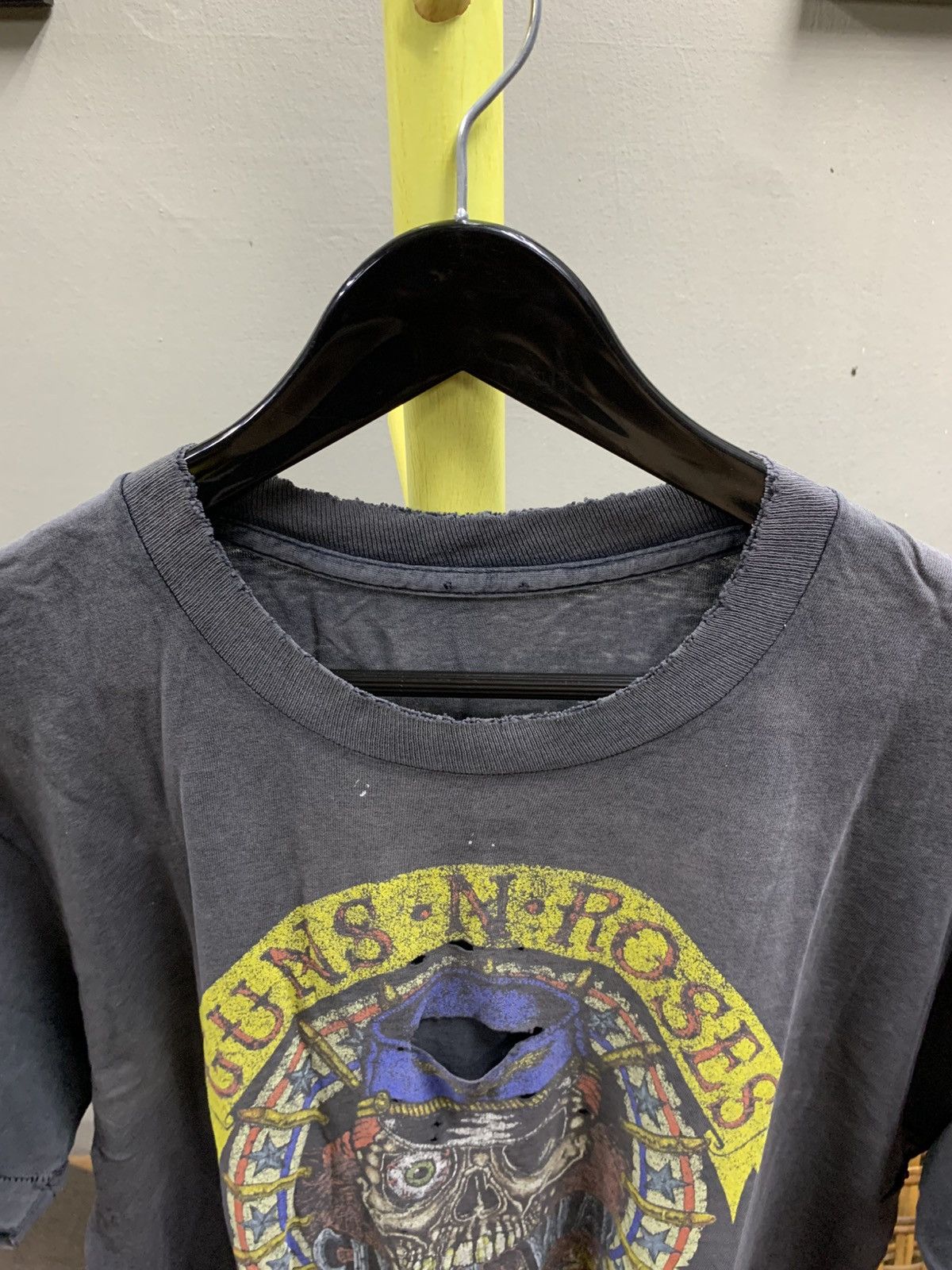 Guns N' Roses VINTAGE 1991 GUNS N ROSES CIVIL WAR GET IN THE RING TOUR TEE Size US L / EU 52-54 / 3 - 6 Thumbnail