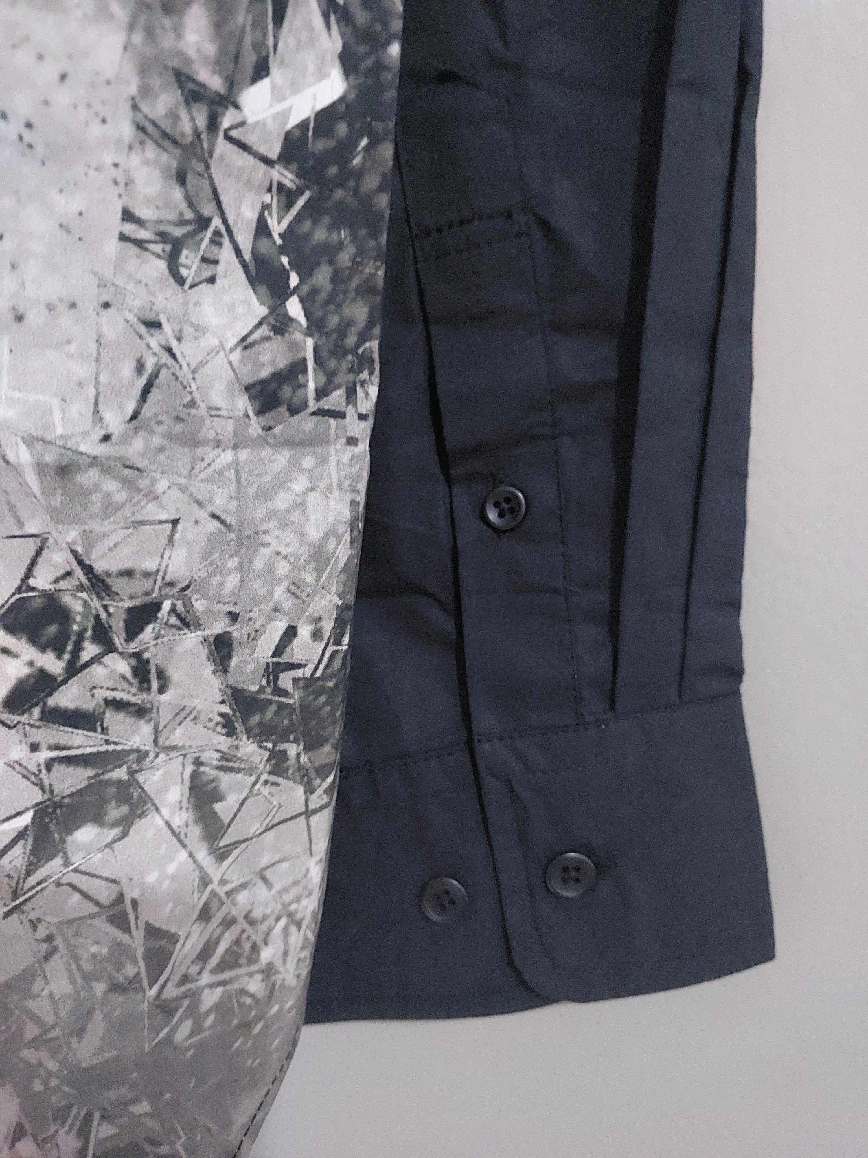 Anime VERY RARE TOKYO GHOUL FULL PRINT LONG SLEEVE SHIRT Size US M / EU 48-50 / 2 - 16 Thumbnail
