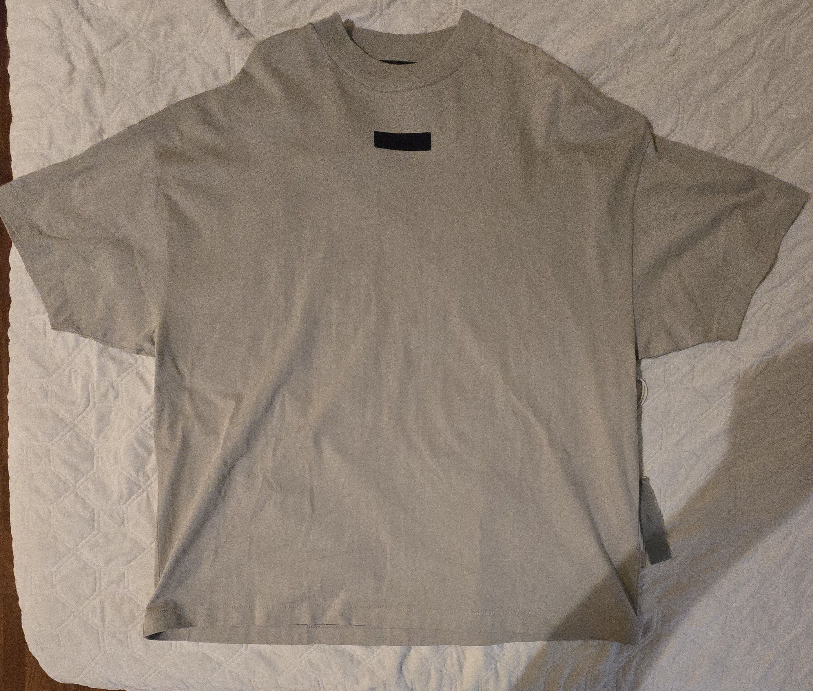 Fear of God Fear of God Essentials crewneck s/s shirt sz M seal Size US M / EU 48-50 / 2 - 2 Thumbnail