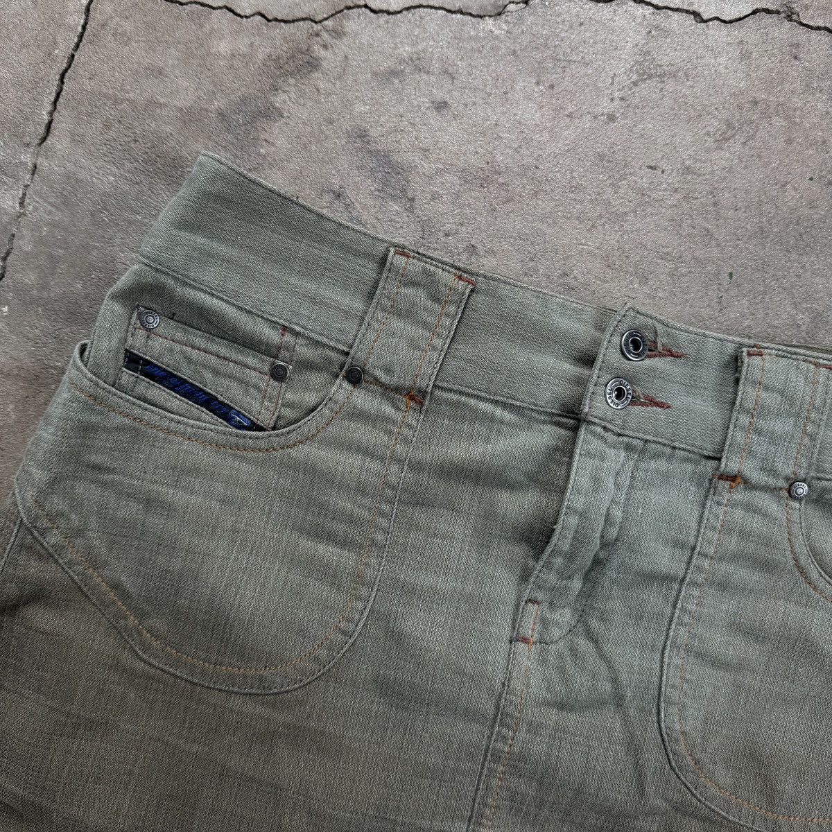 Diesel Vintage Y2K Diesel Olive Gradient Mini Skirt Size 30" / US 8 / IT 44 - 3 Thumbnail