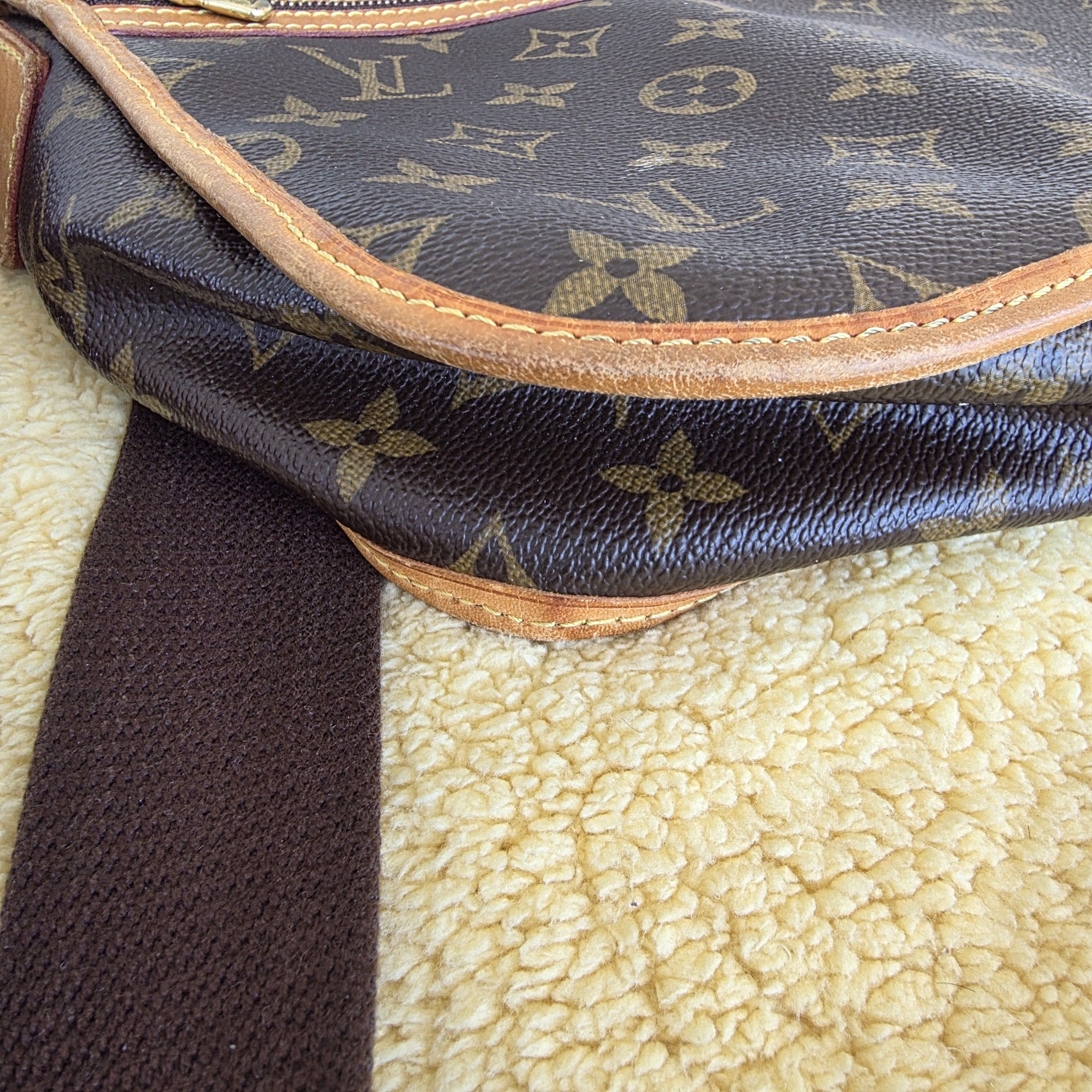 Louis Vuitton Louis Vuitton Monogram Bosphore PM Messenger Bag Size ONE SIZE - 12 Thumbnail