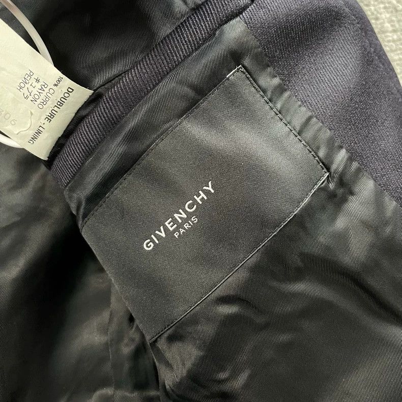 Givenchy Givenchy Size44 Navy blue suit size 44 Size US M / EU 48-50 / 2 - 4 Thumbnail