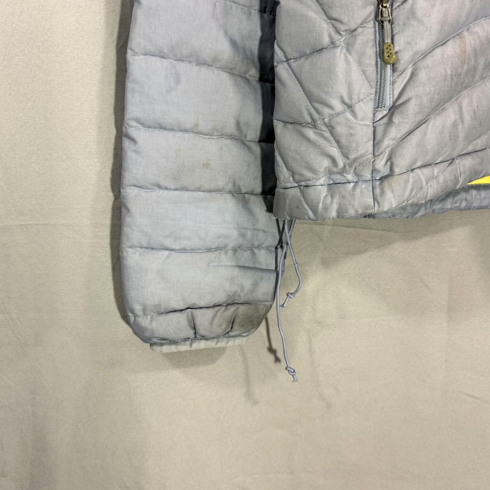 Patagonia Patagonia Jacket Womens Small Quilted Full Zip Insulated Lightweight Outdoors Gray Zip Pockets Packable Casual Travel Women's Small Jacket Size S / US 4 / IT 40 - 4 Thumbnail