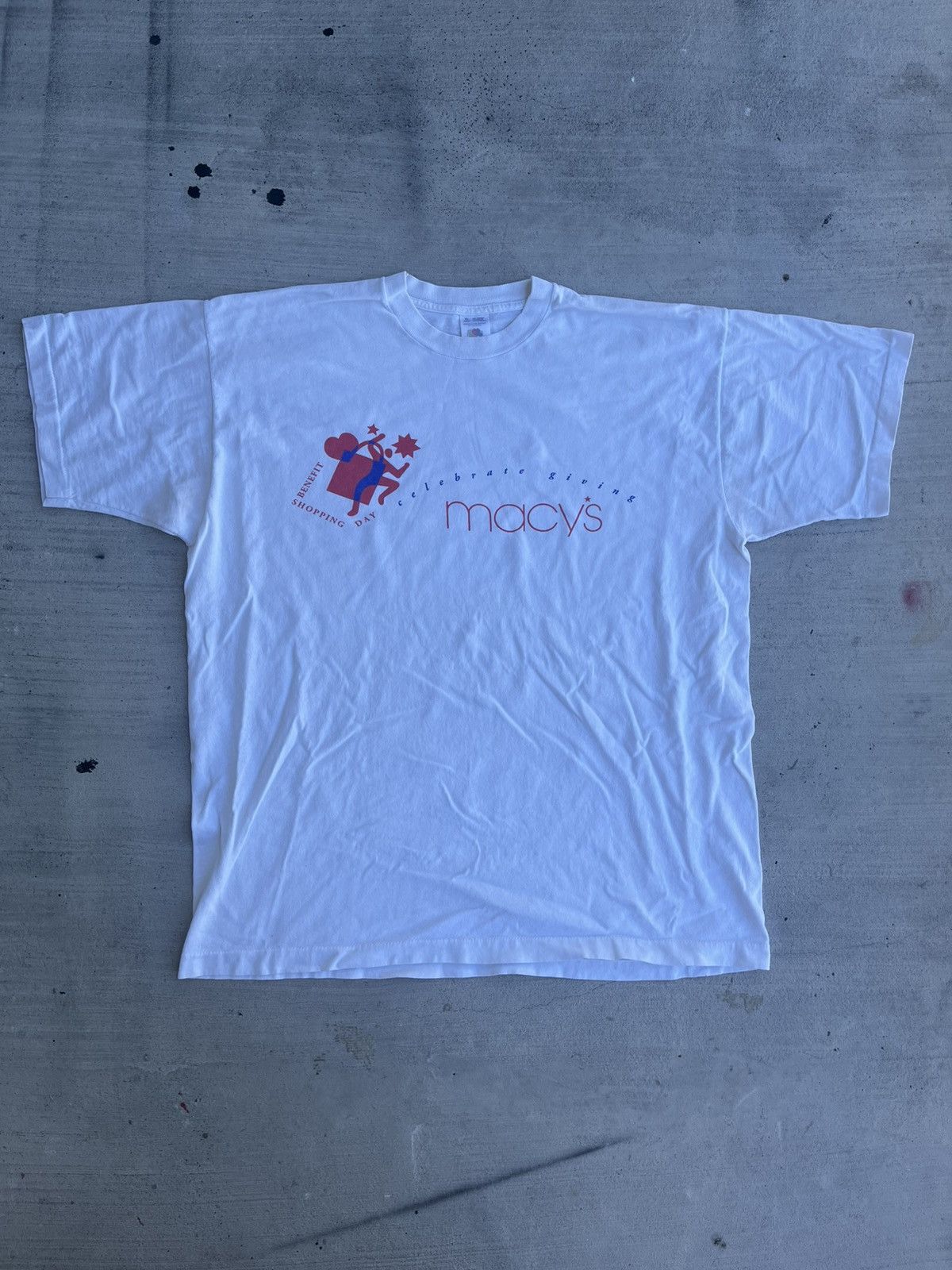 Fruit Of The Loom × Macys × Vintage Vintage 90s Macy’s “Celebrate Giving” Graphic Tee - XL Size US XL / EU 56 / 4 - 1 Thumbnail