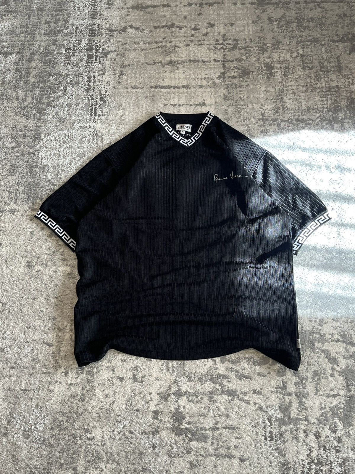 Versace Vintage Versace black T-shirt Size US XL / EU 56 / 4 - 1 Thumbnail