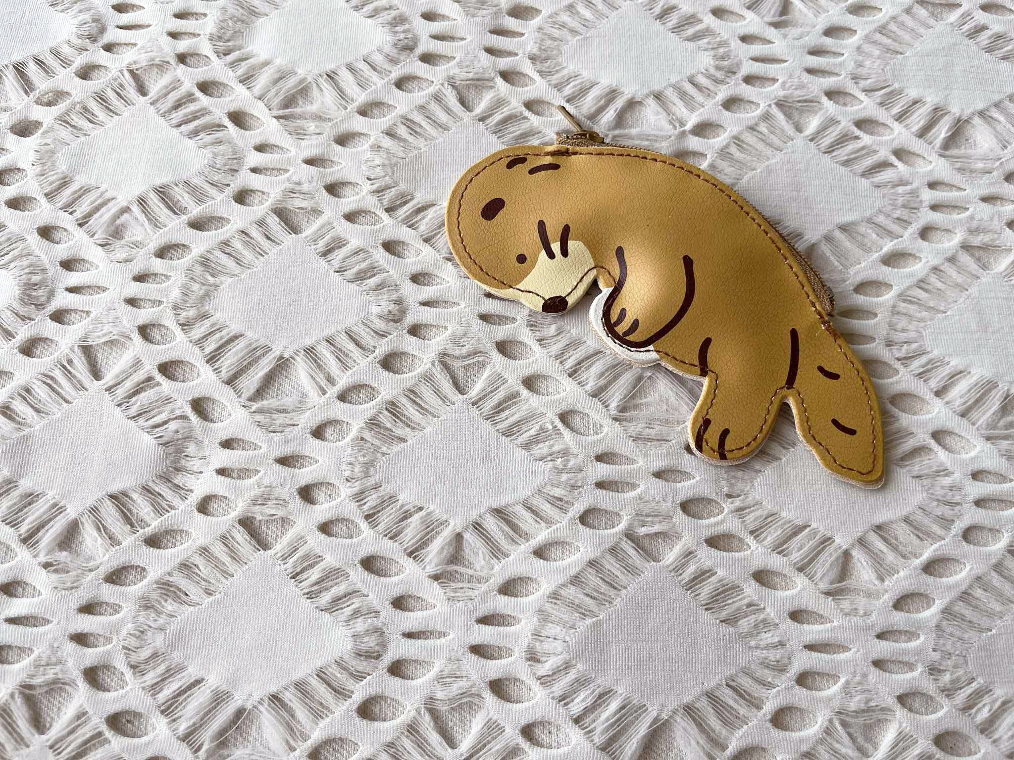 Vintage Tiny mustard yellow Sea otter Shaped zipper coin purse Size ONE SIZE - 8 Thumbnail