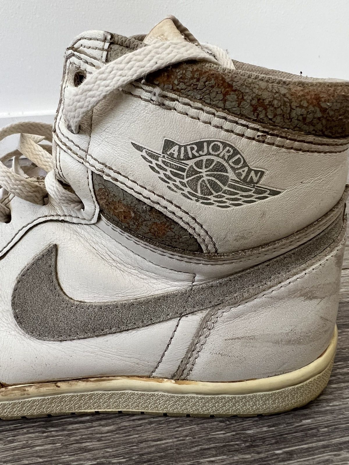 Jordan Brand 1985 Air Jordan 1 High Natural Grey size US 10.5 Size US 10.5 / EU 43-44 - 12 Thumbnail