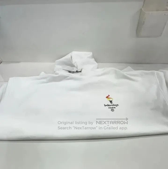 Balenciaga Balenciaga White Printed Long Sleeve Hoodie. Size US XS / EU 42 / 0 - 6 Thumbnail