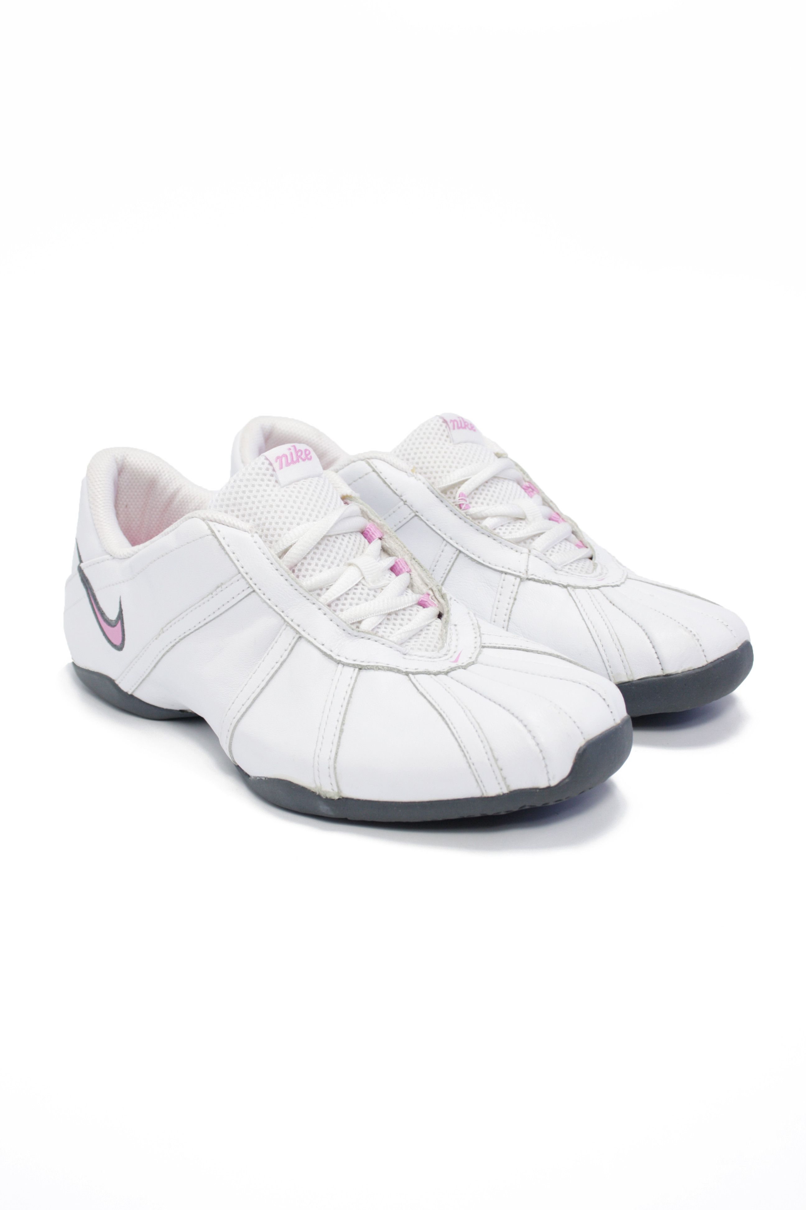Japanese Brand × Nike × Vintage Nike 2005 Vintage Leather Sneaker Shoes Y2K Size US 9 / IT 39 - 1 Thumbnail