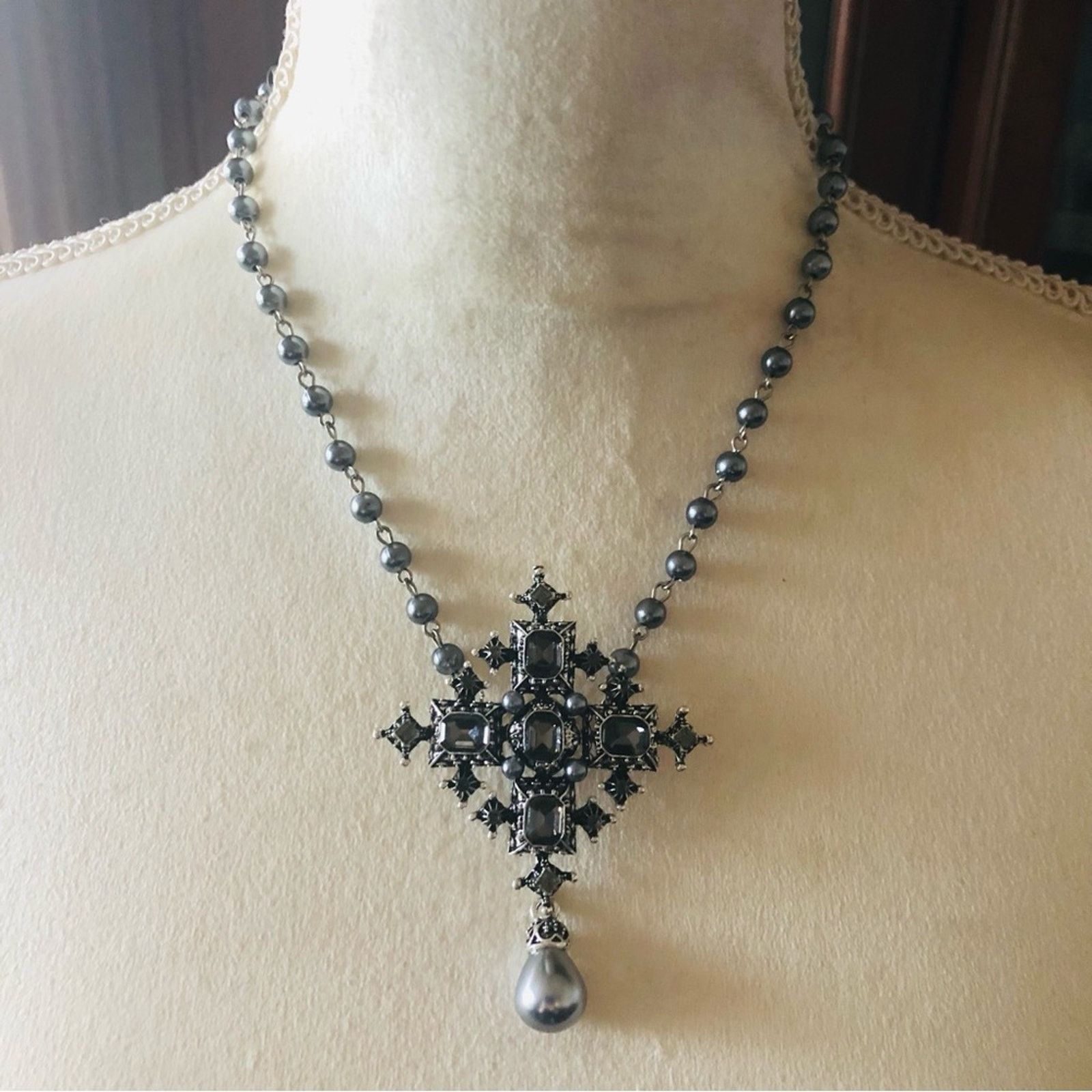 Handmade Handcrafted repurpose gray pearl & stone pendant necklace Size ONE SIZE - 3 Thumbnail