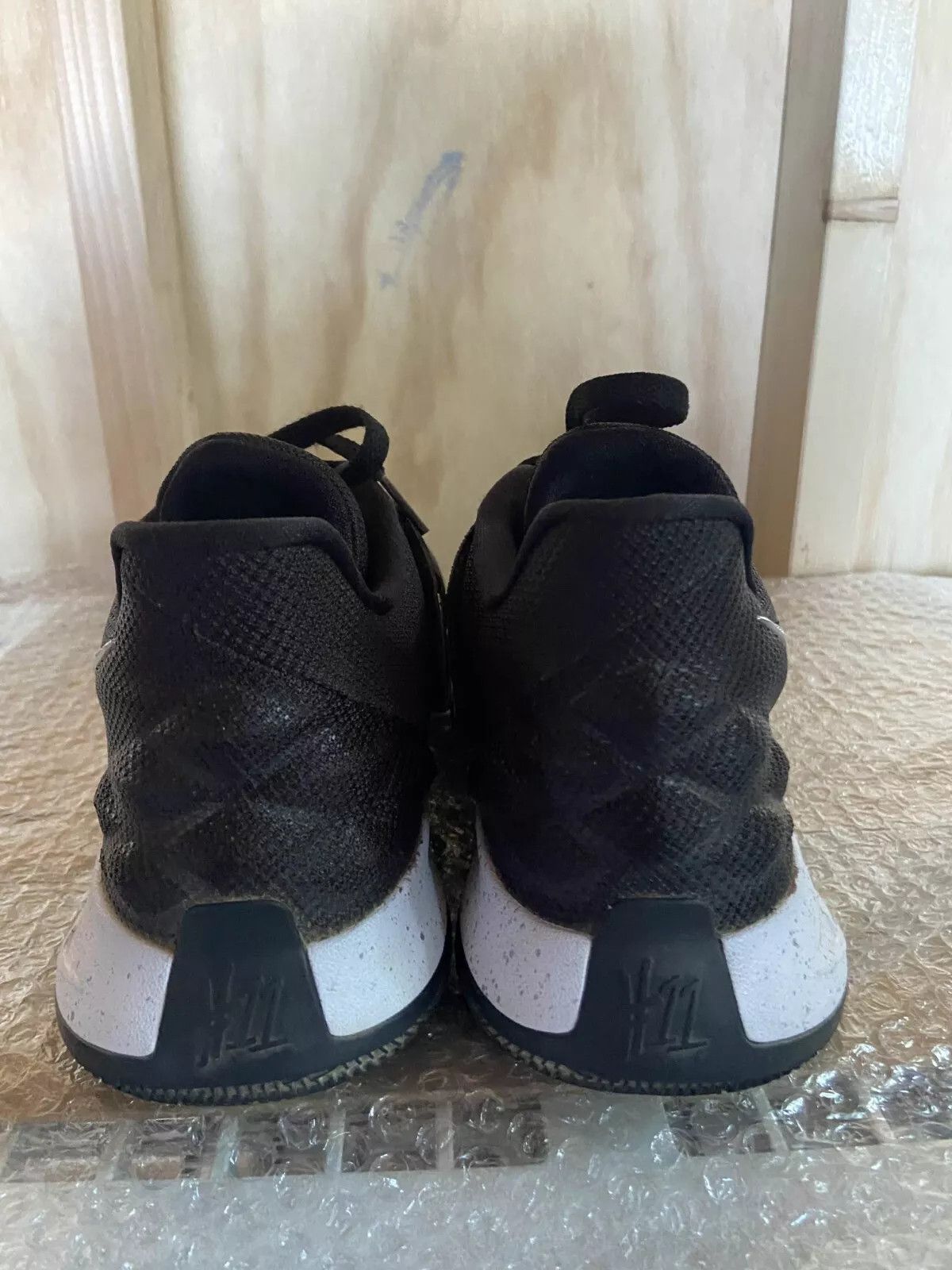 Nike NIKE KYRIE 1 ONE LOW BLACK-METALLIC SILVER Men 13 Size US 13 / EU 46 - 5 Thumbnail