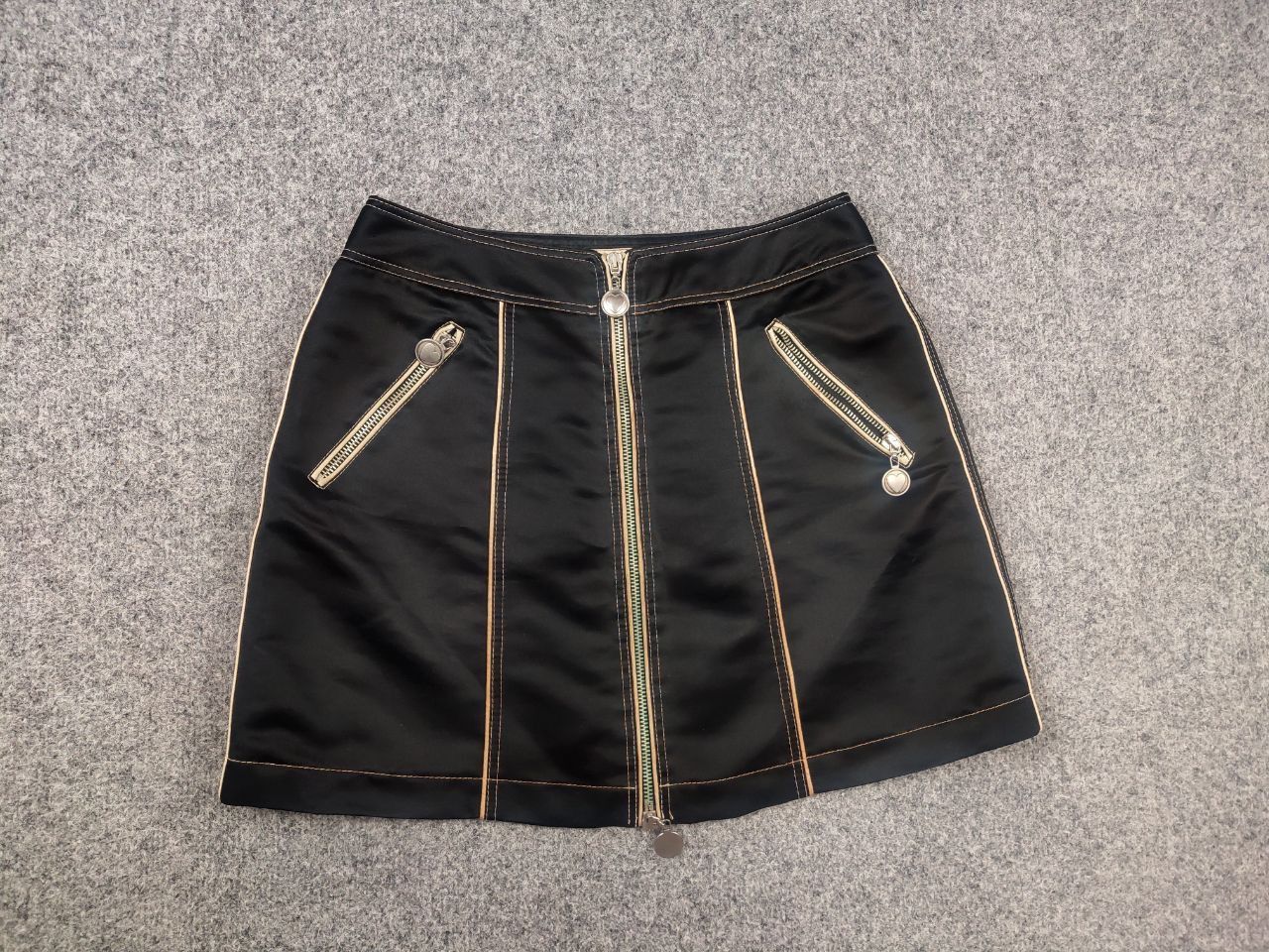 Moschino Vintage 90's Moschino shiny mini skirt heart-shaped zip Y2K Size 30" / US 8 / IT 44 - 7 Thumbnail