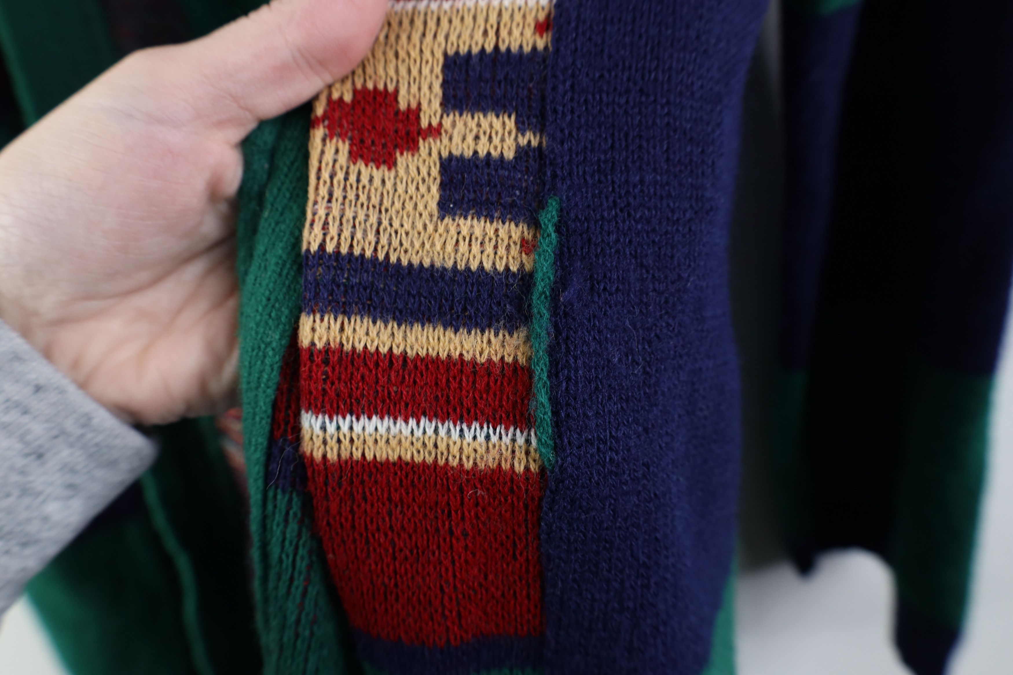 Vintage Vintage 70s Boho Chic Fair Isle Flared Sleeve Knit Sweater Size M / US 6-8 / IT 42-44 - 7 Thumbnail