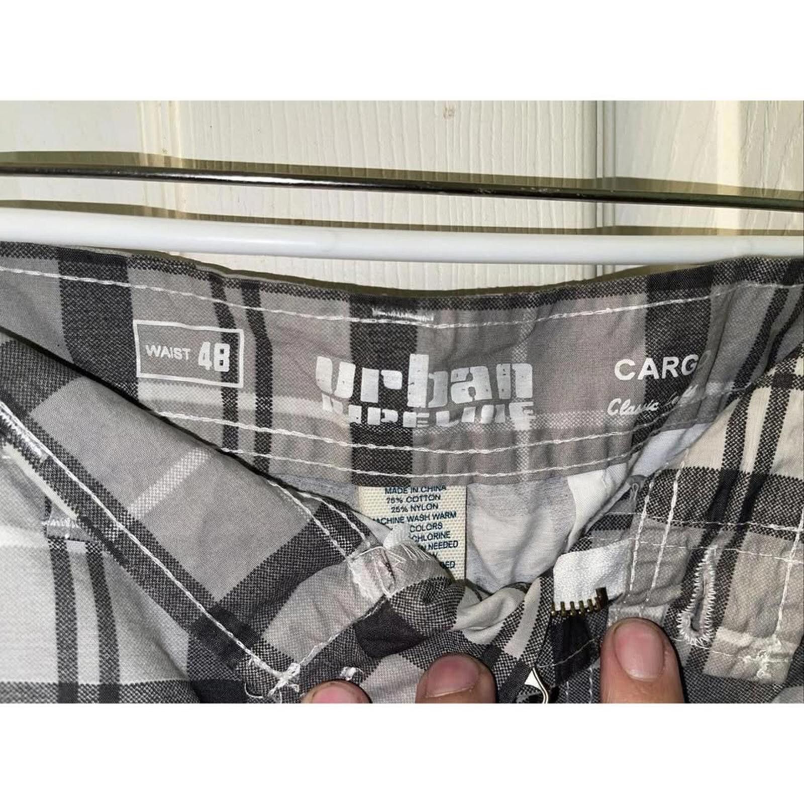 Other Men's Plaid Cargo Shorts - Gray & Black Size US 32 / EU 48 - 8 Thumbnail