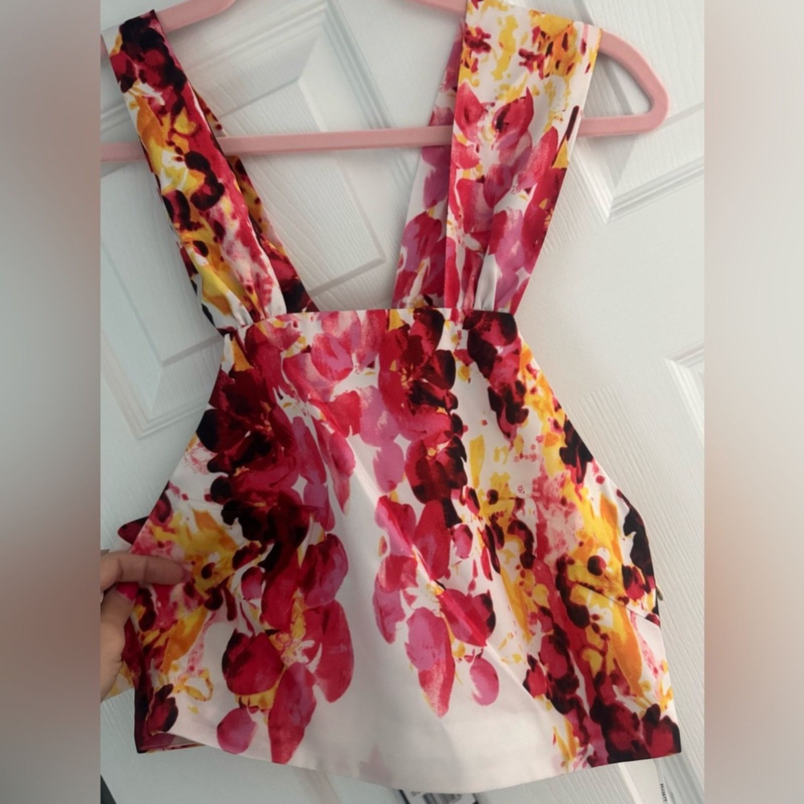 ELLIATT NWT Elliatt Floral Crop Top w Ring detail back Size S and M Size S / US 4 / IT 40 - 2 Thumbnail