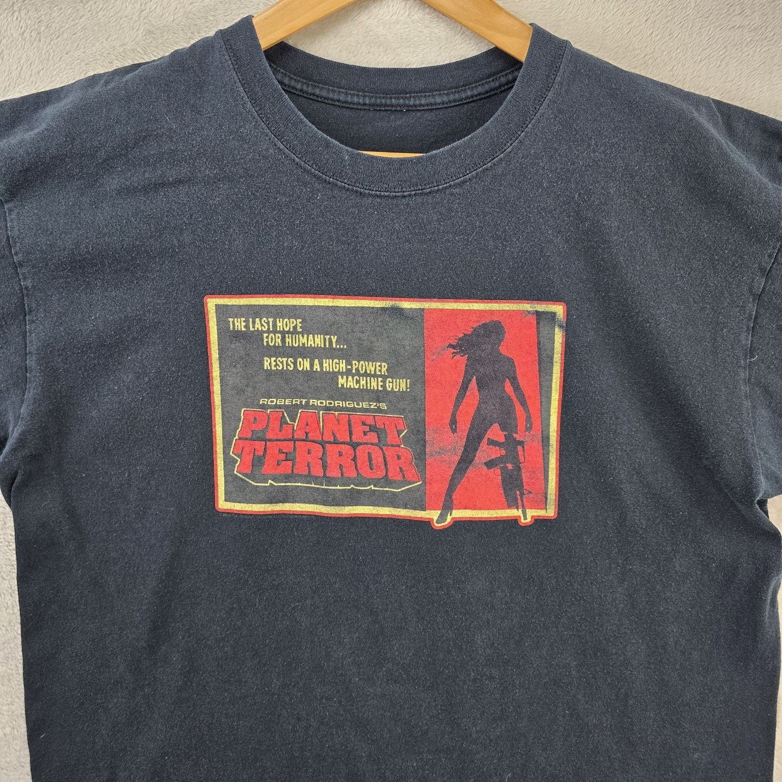 Gildan Vintage Planet Terror Movie Promo Shirt XL Quentin Tarantino Size US XL / EU 56 / 4 - 2 Thumbnail