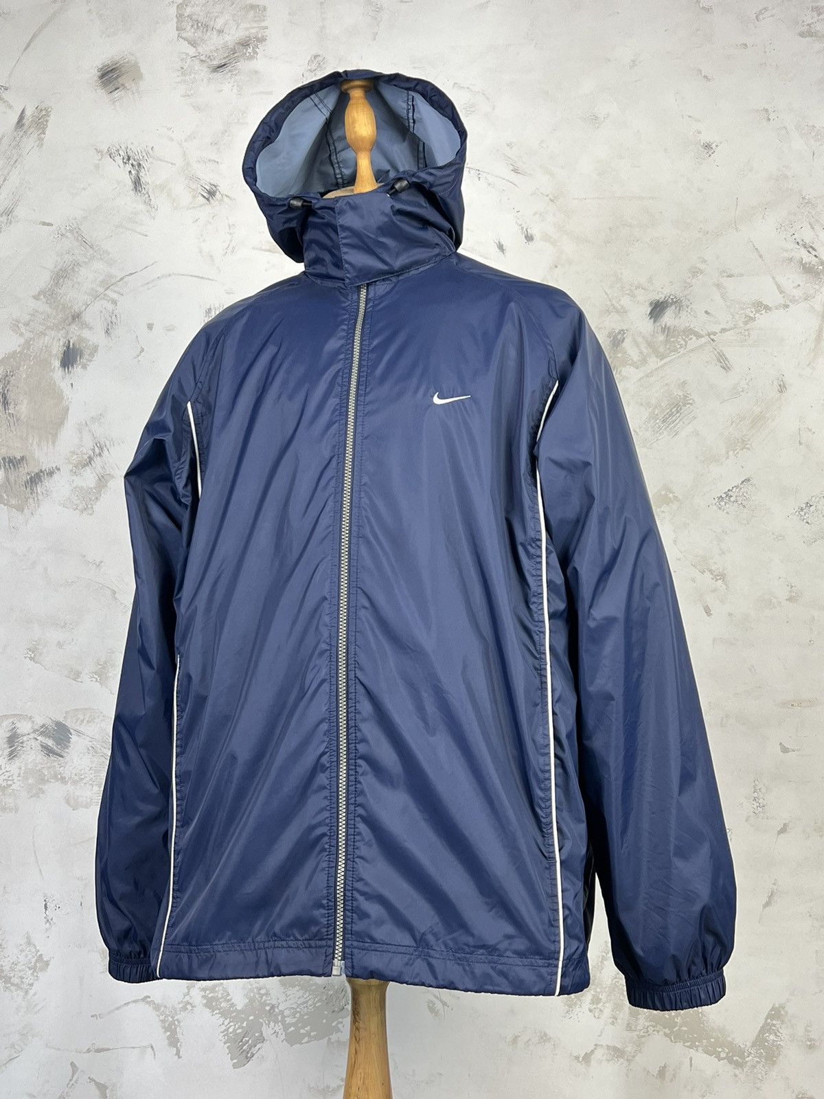 Nike Vintage Nike Packable Hooded Big Logo Jacket Size XL Size US XL / EU 56 / 4 - 1 Thumbnail