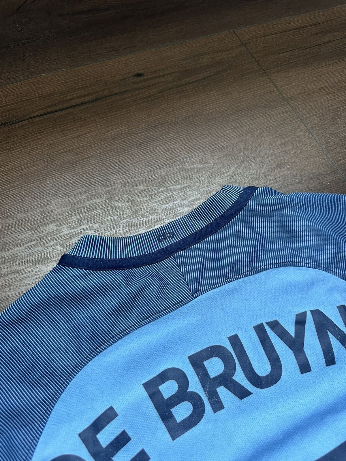 Nike Vintage 2016 De Bruyne Manchester City Jersey Size US M / EU 48-50 / 2 - 13 Thumbnail