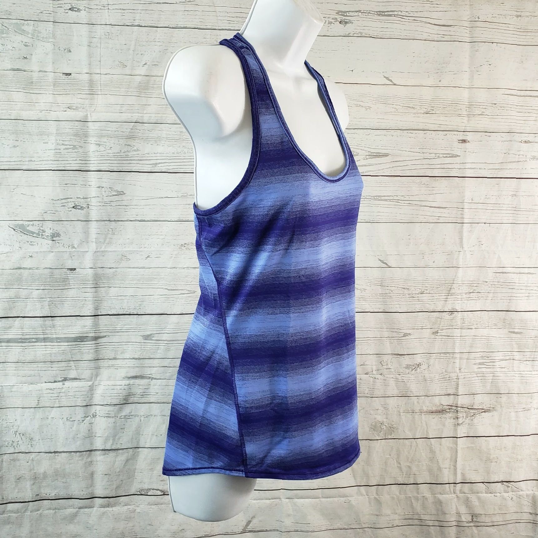 Athleta Athleta Chi Ombre Tank Small Blue Striped Scoop Neck Racerback Womens Size ONE SIZE - 3 Thumbnail