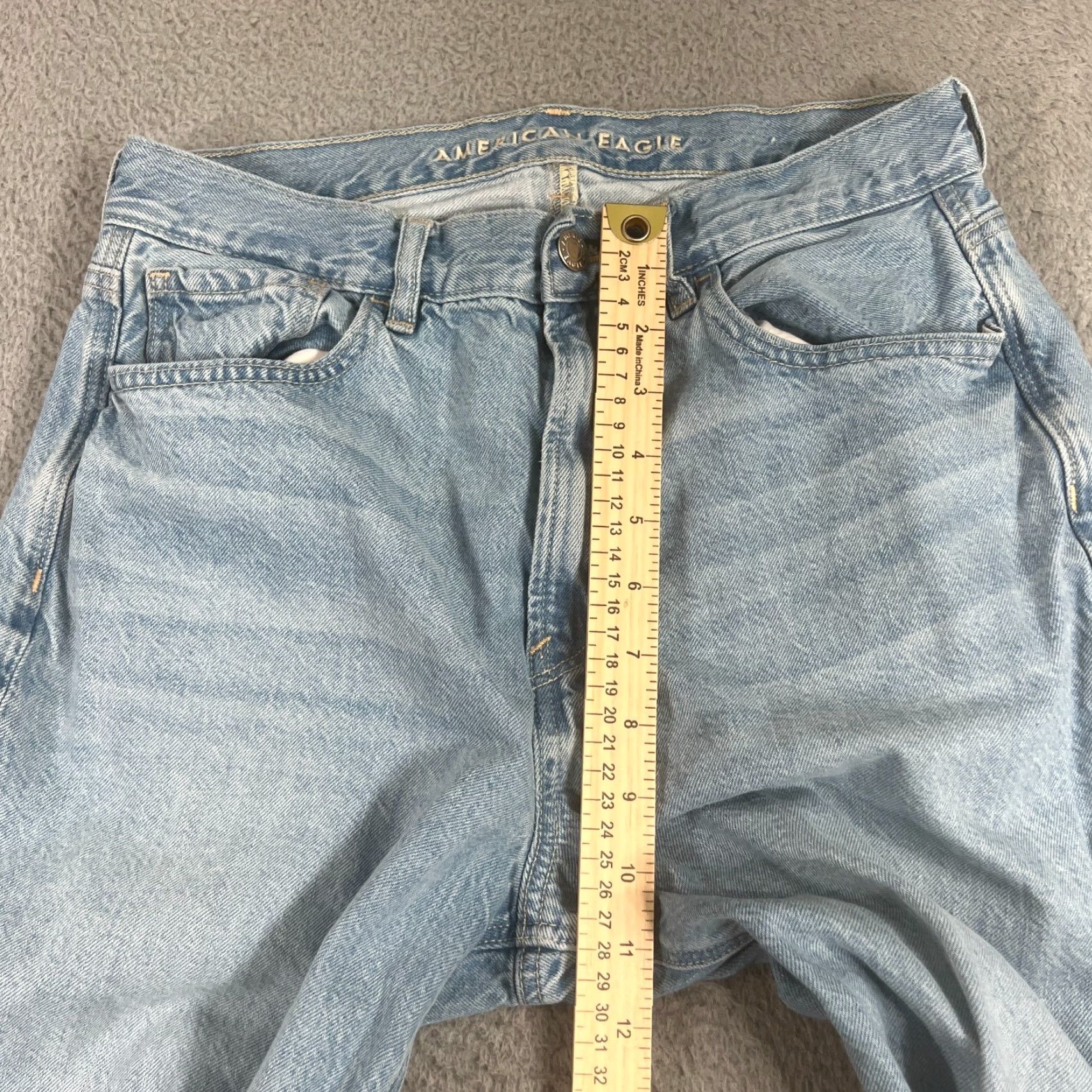American Eagle Outfitters VINTAGE American Eagle Womens Jeans Mom Fit 6 Light Wash Blue High Rise Relaxed Denim Size 28" / US 6 / IT 42 - 3 Thumbnail