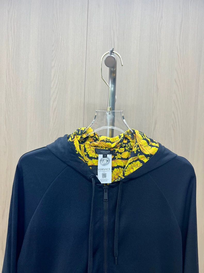 Versace Versace Phnom Penh Baroque hooded sweatshirt jacket Size XL / US 12-14 / IT 48-50 - 2 Thumbnail