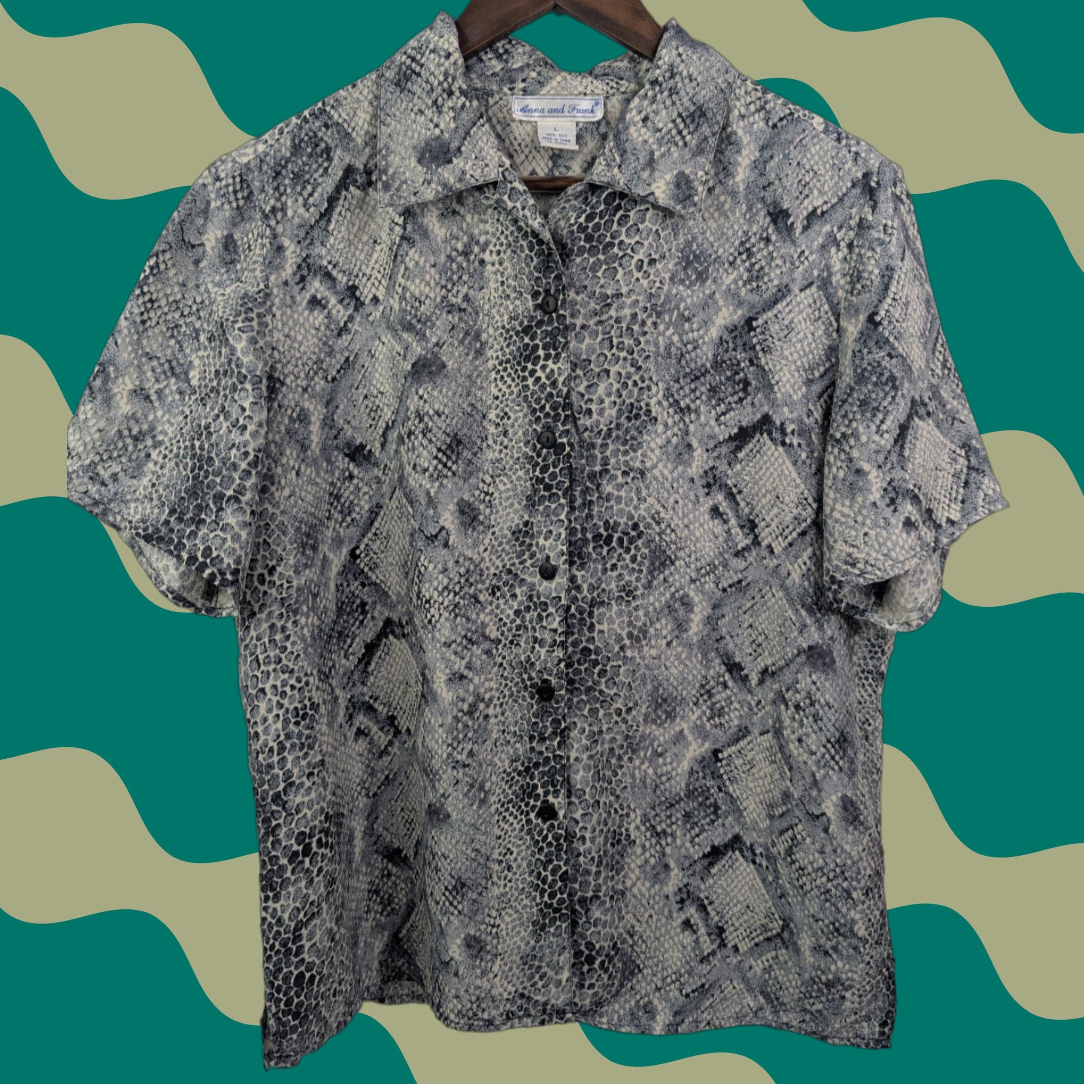 Skin Anna & Frank Shirt Blouse Silk Knit Animal Print Gray L Womens Short Sleeve Collared Button Loop Vintage 90s Size L / US 10 / IT 46 - 1 Thumbnail