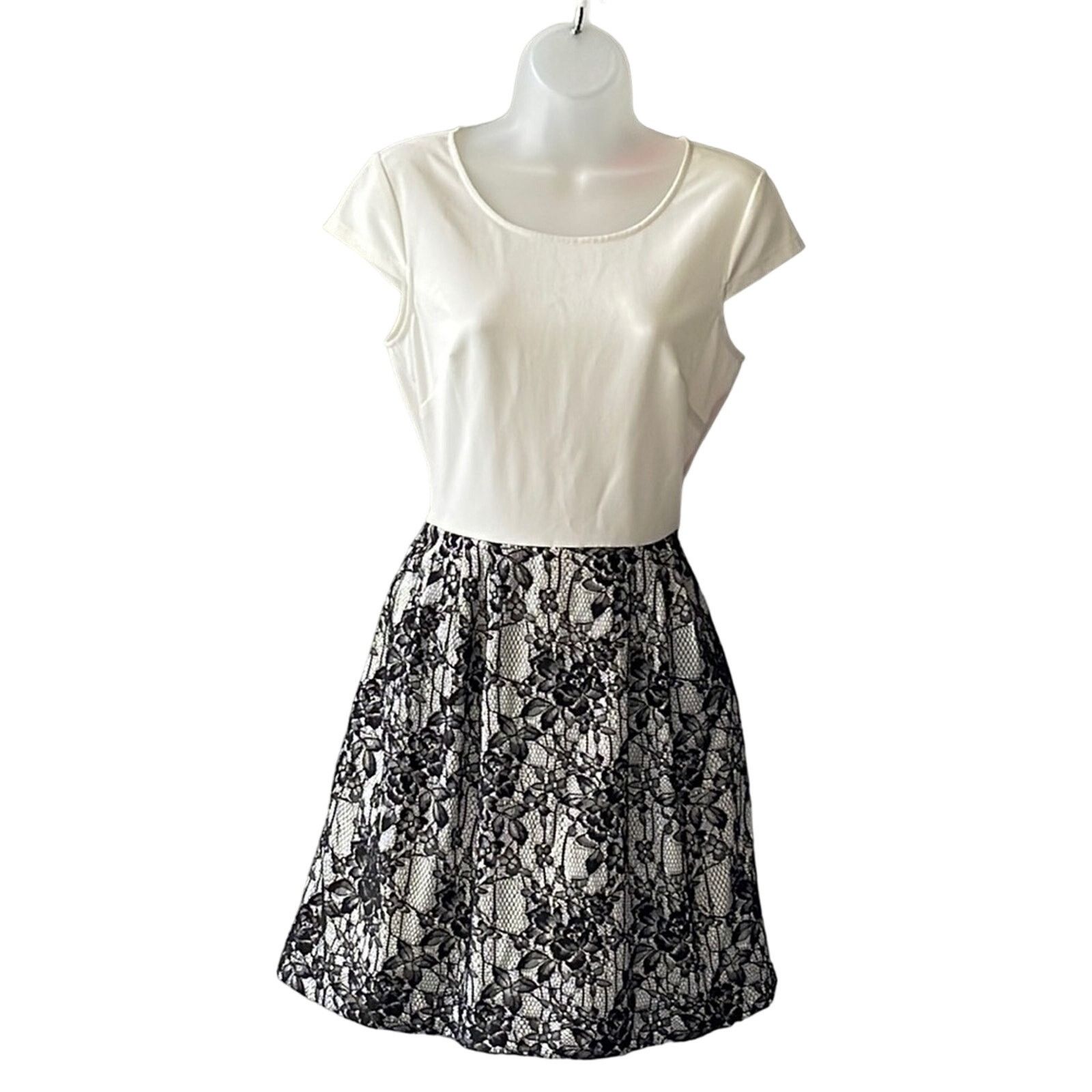 Betsey Johnson Betsey Johnson Fit & Flare Black Lace and White Dress Size 2 Size XS / US 0-2 / IT 36-38 - 1 Thumbnail