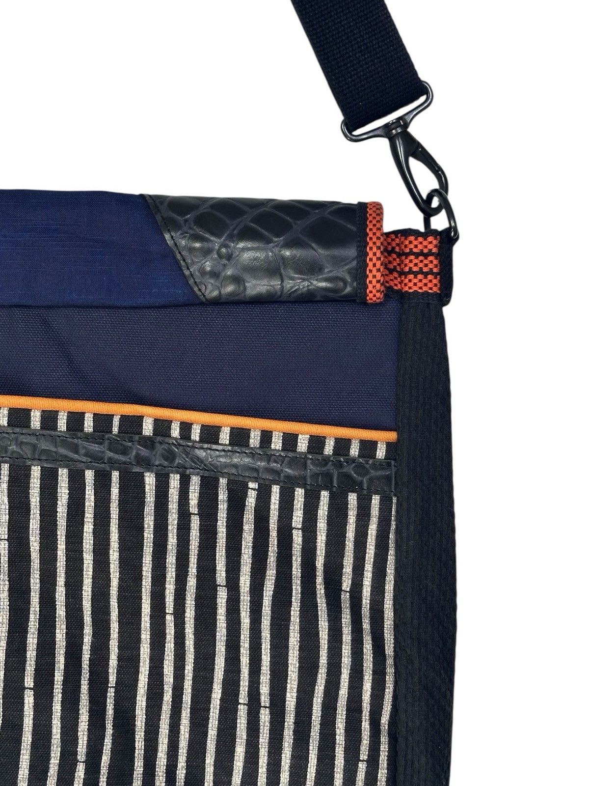 Vintage 2010s USAGI INDIGO DRAGON MULTI MATERIALS CROSS BODY BAG Size ONE SIZE - 10 Thumbnail